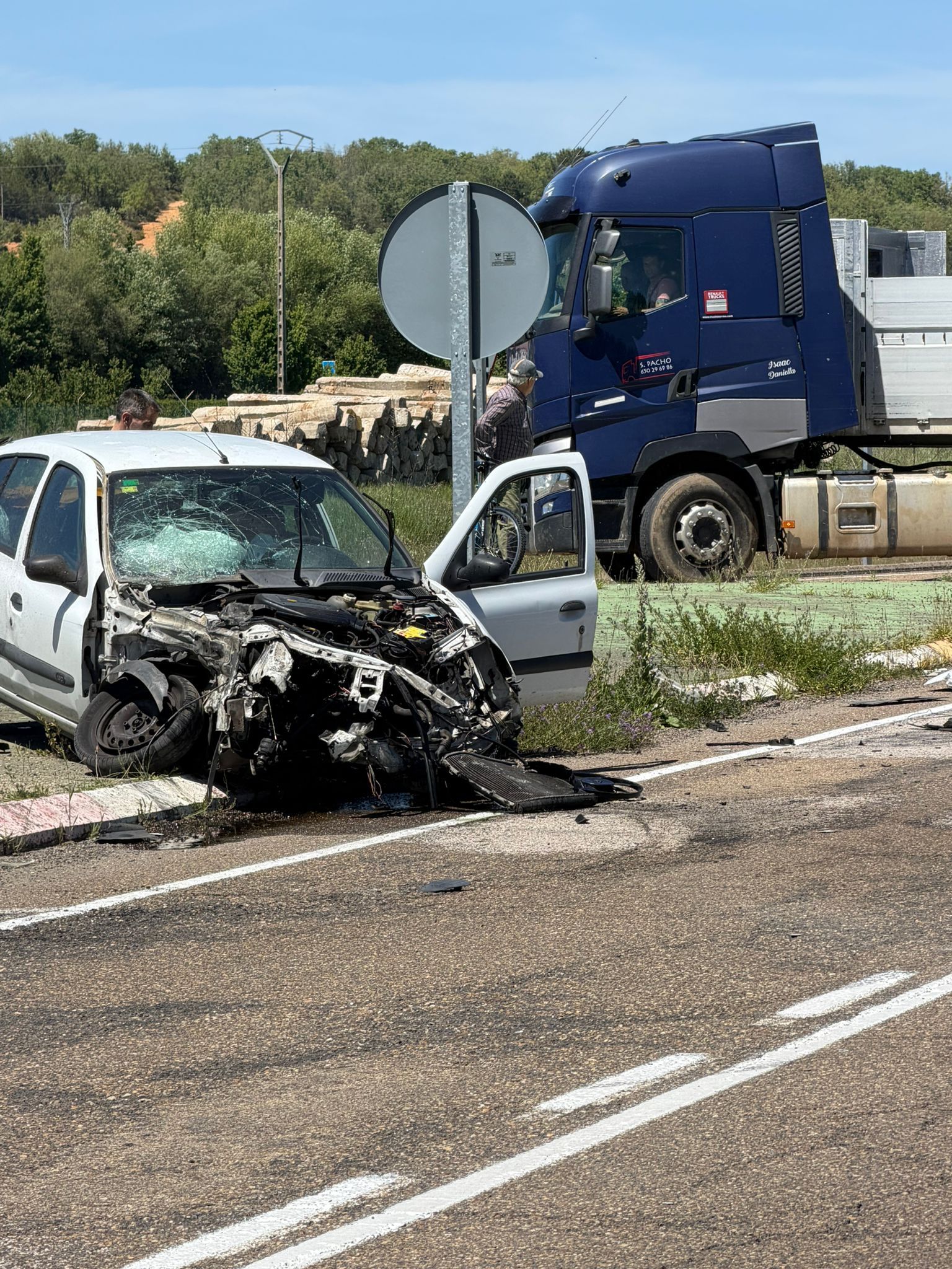 Imagen de los vehículos accidentados en el cruce de Ambasaguas.
