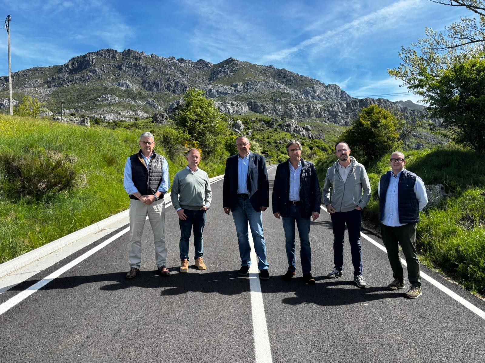 Las autoridades en la recepción de la obra