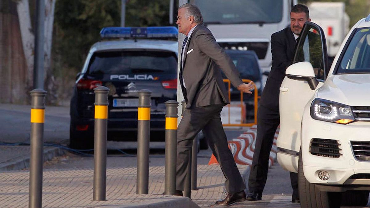 Luis Bárcenas a su llegada a la Audiencia donde arranca el juicio de la trama Gürtel. | ABC