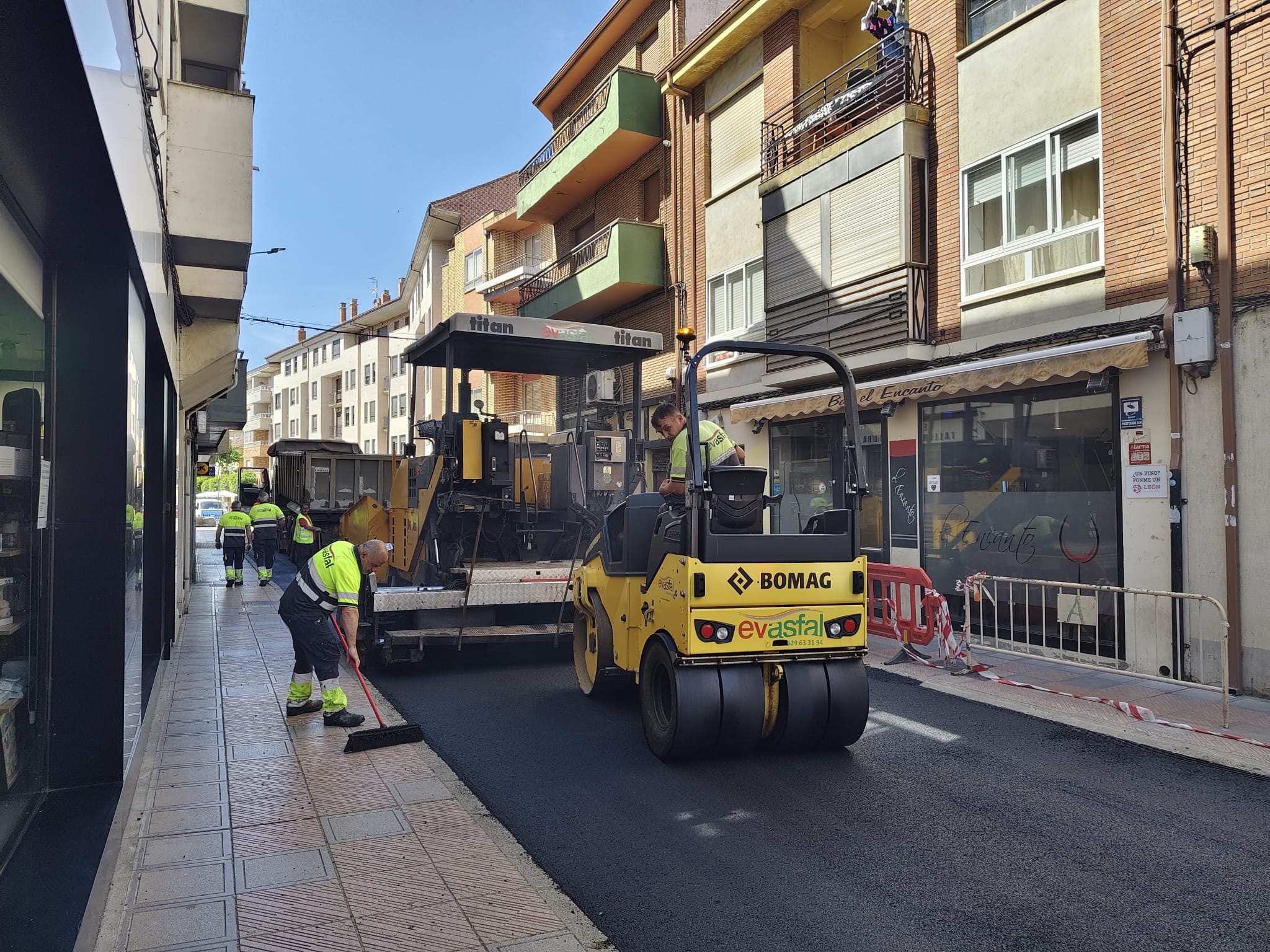 Trabajos en la calle Carlos Pinilla durante este miércoles. | L.N.C.