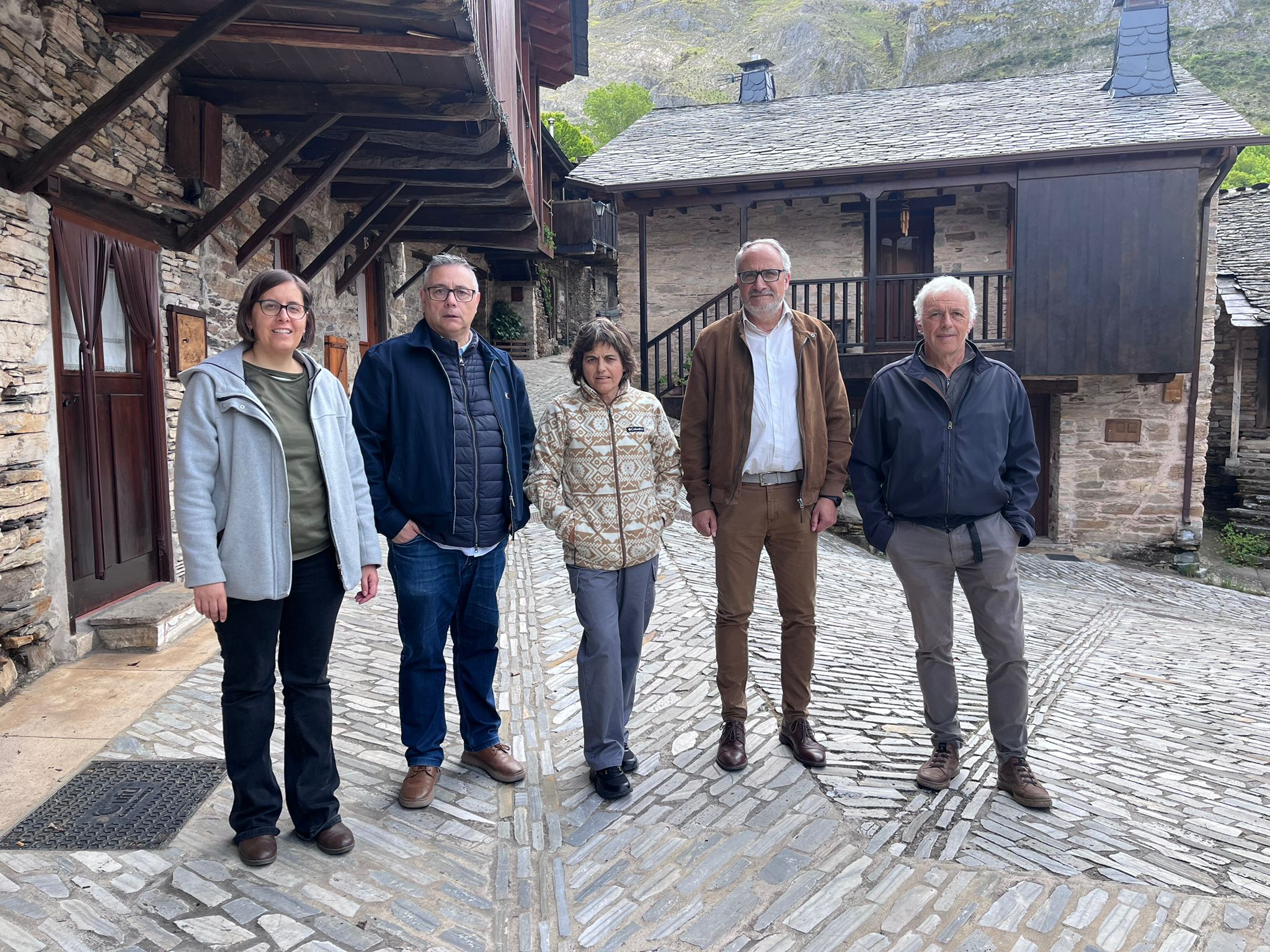 Visita de los miembros del PSOE a Peñalba.