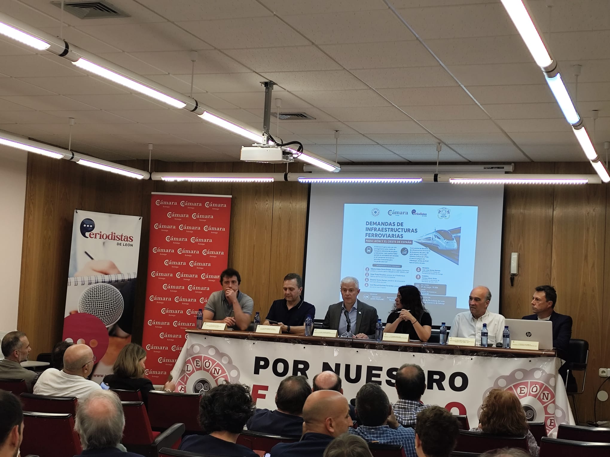 Un instante de la jornada técnica celebrada en la Cámara de Comercio de Astorga. | L.N.C.