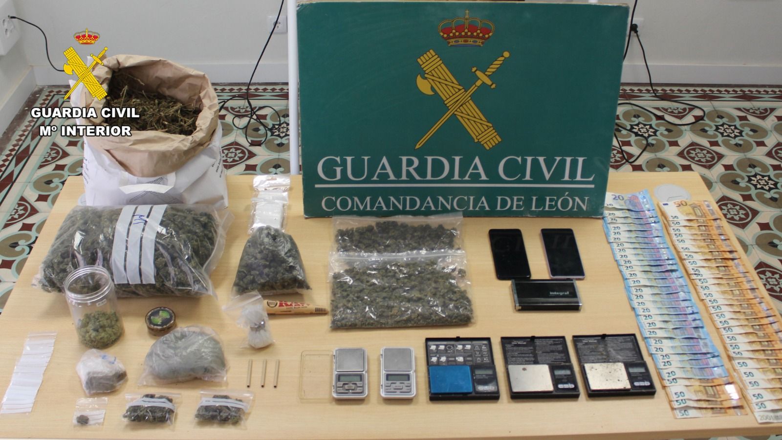 Material incautado por la Guardia Civil. | L.N.C.