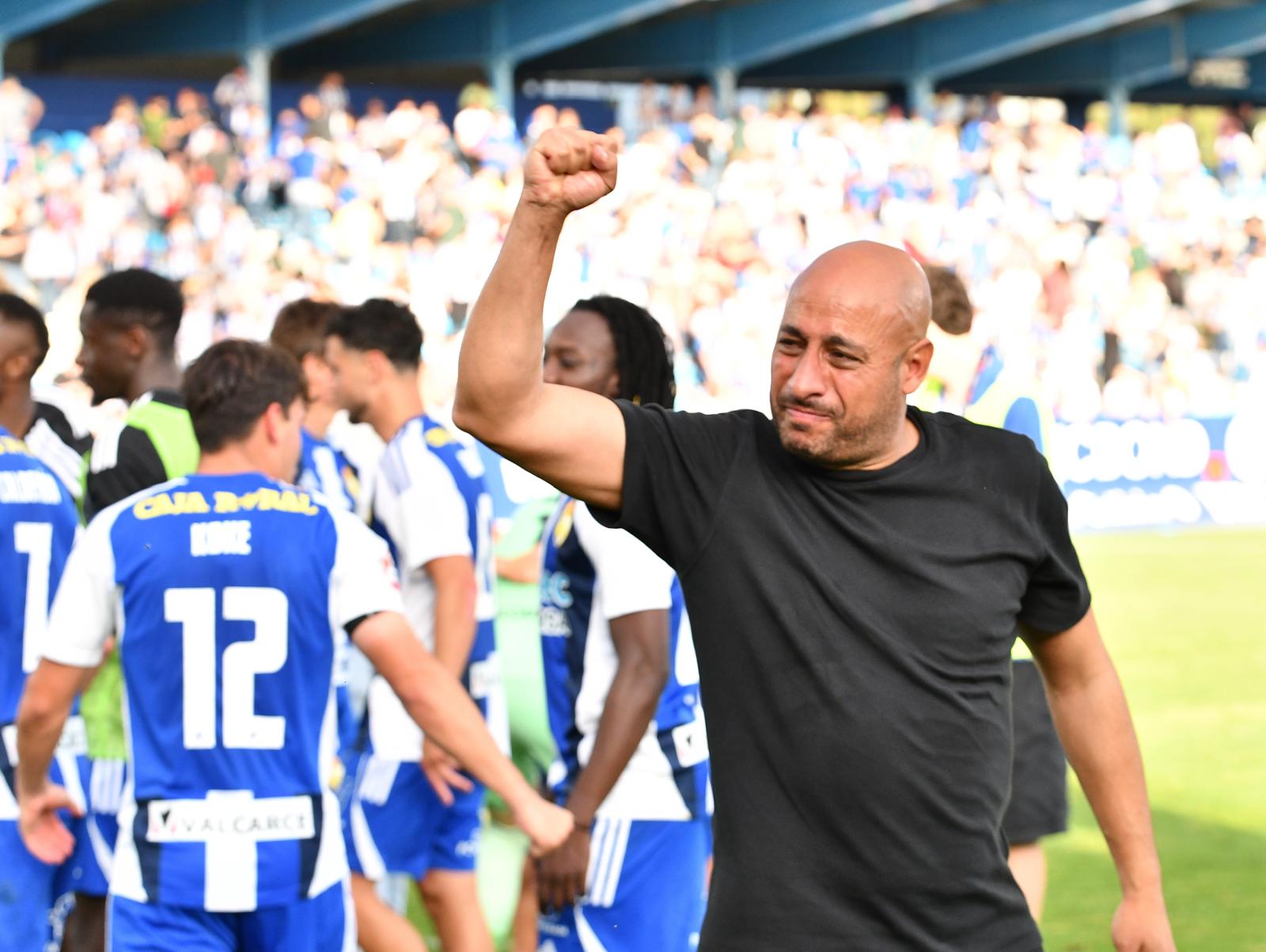 Nafti emocionado tras clasificarse al ‘playoff’ con la Ponferradina. QUINITO