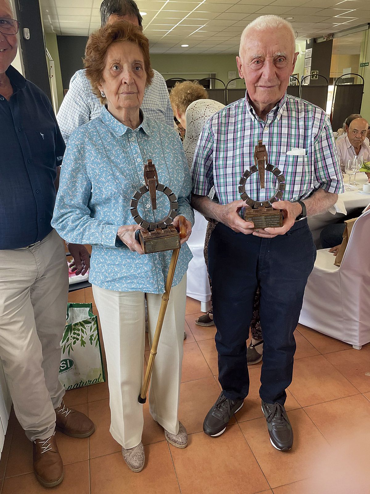 Los homenajeados de este año, Trinidad Robles y Honorino Valbuena, de Riosequino los dos. | L.N.C.