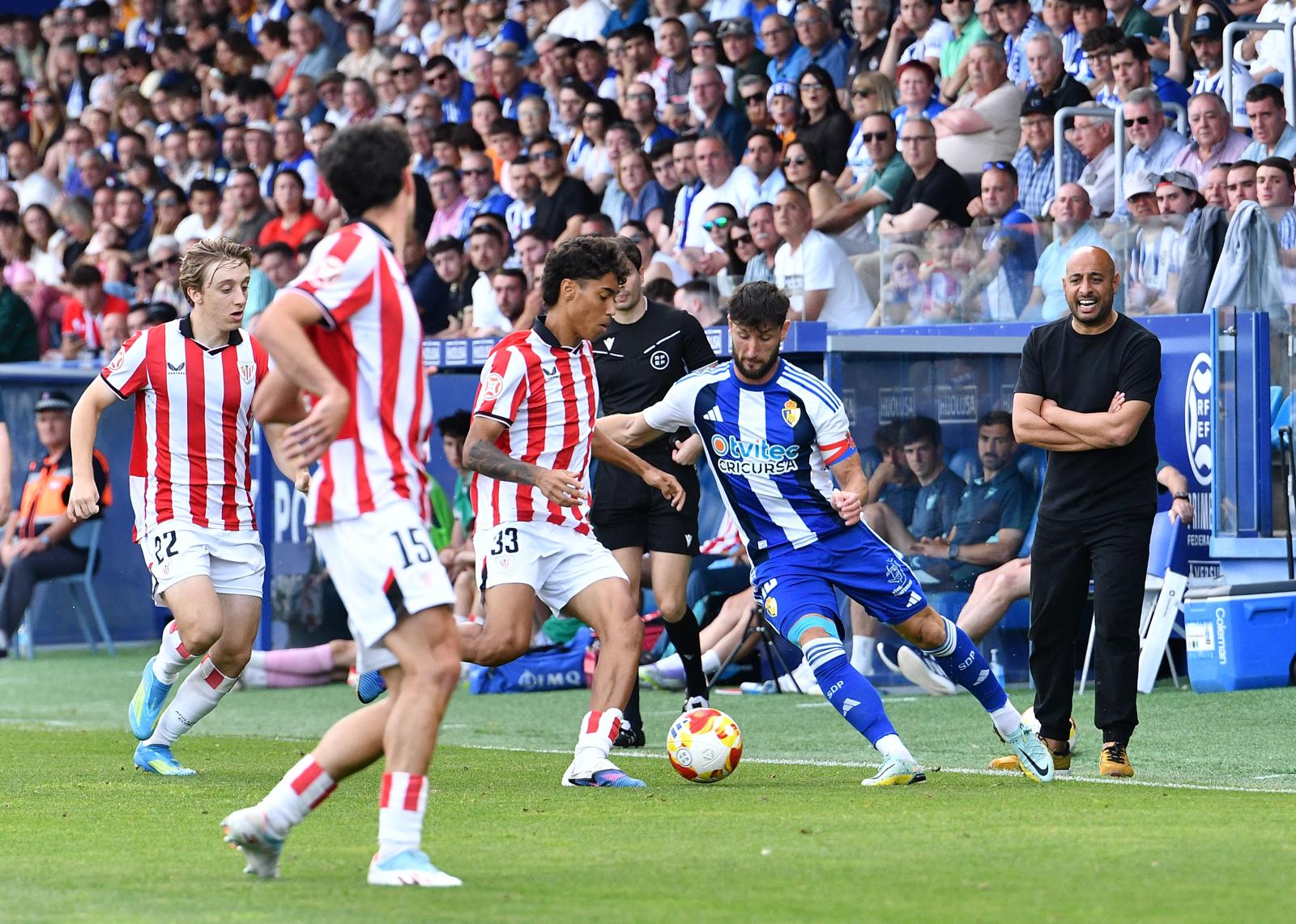 Borja Valle durante uno de los momentos del partido ante el Athletic B. QUINITO