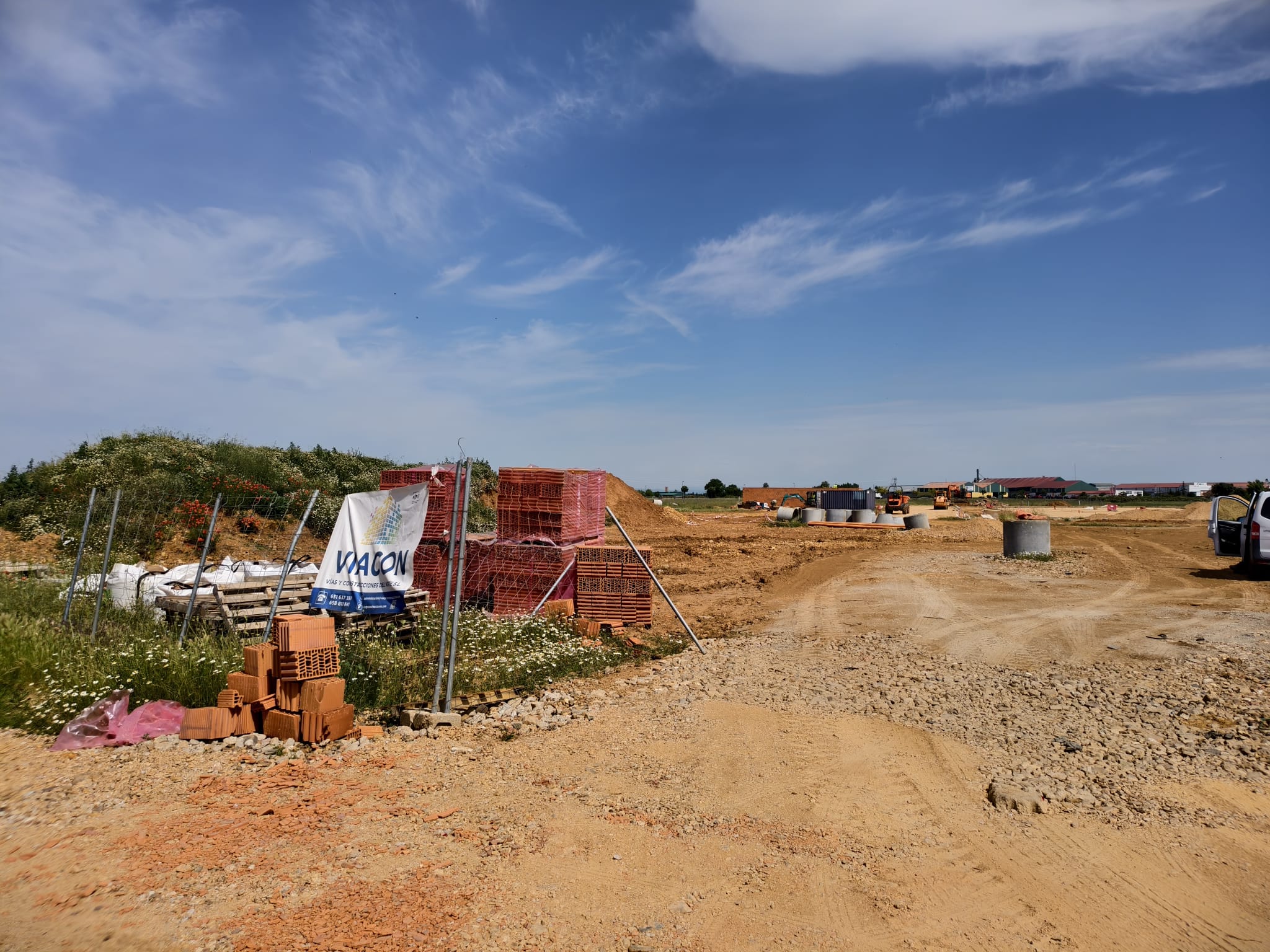 Vista de las obras del camping de Santa María este lunes 25 de mayo. | A. RODRÍGUEZ