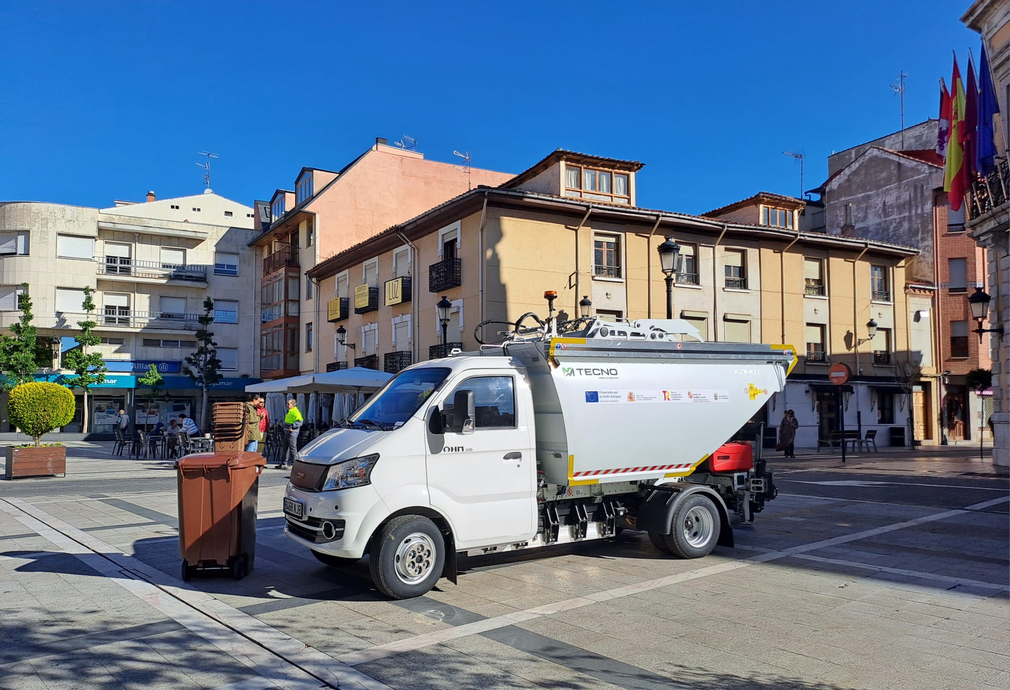 Nuevo camión eléctrico para la recogida de basura de La Bañeza. | L.N.C. Nuevo camión eléctrico para la recogida de basura de La Bañeza. | L.N.C.