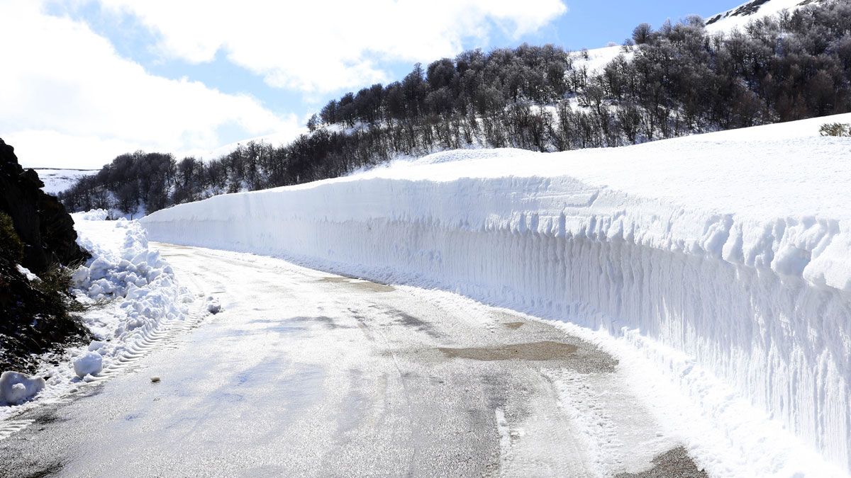 El temporal dejó diversos daños en varias localidades de la montaña leonesa.| MAURICIO PEÑA