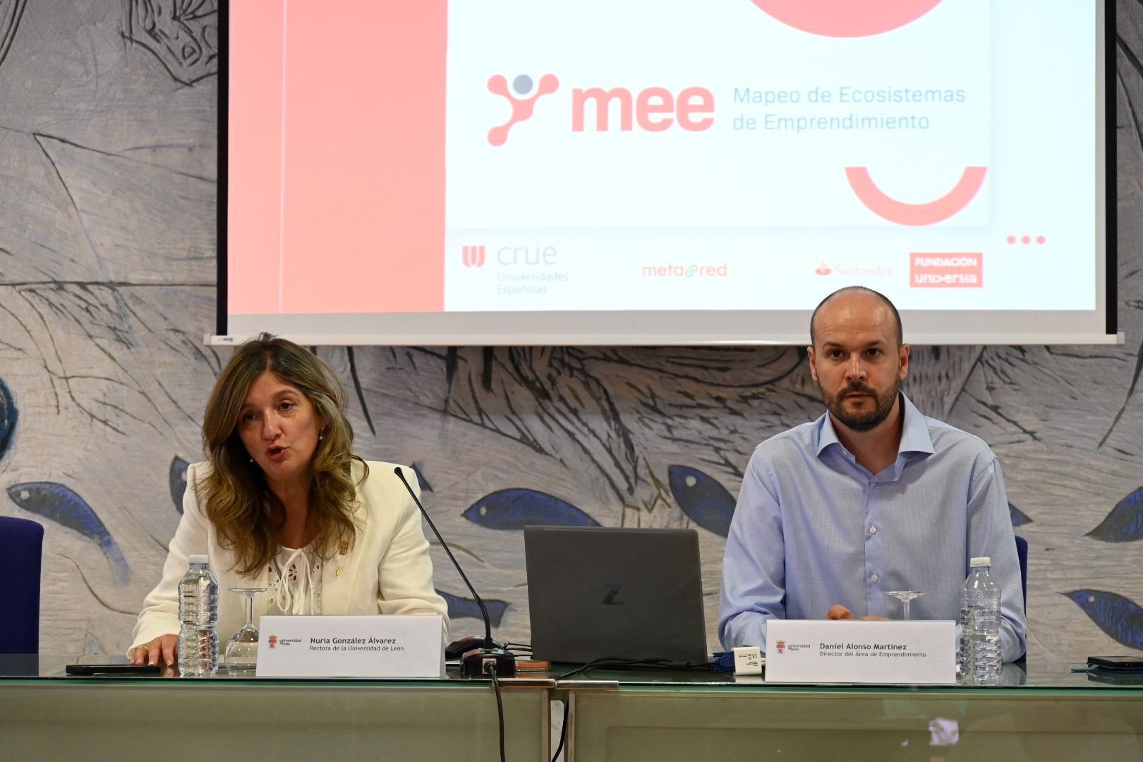 Nuria González y Daniel Alonso han presentado la nueva plataforma de emprendimiento de la ULE. | SAÚL ARÉN