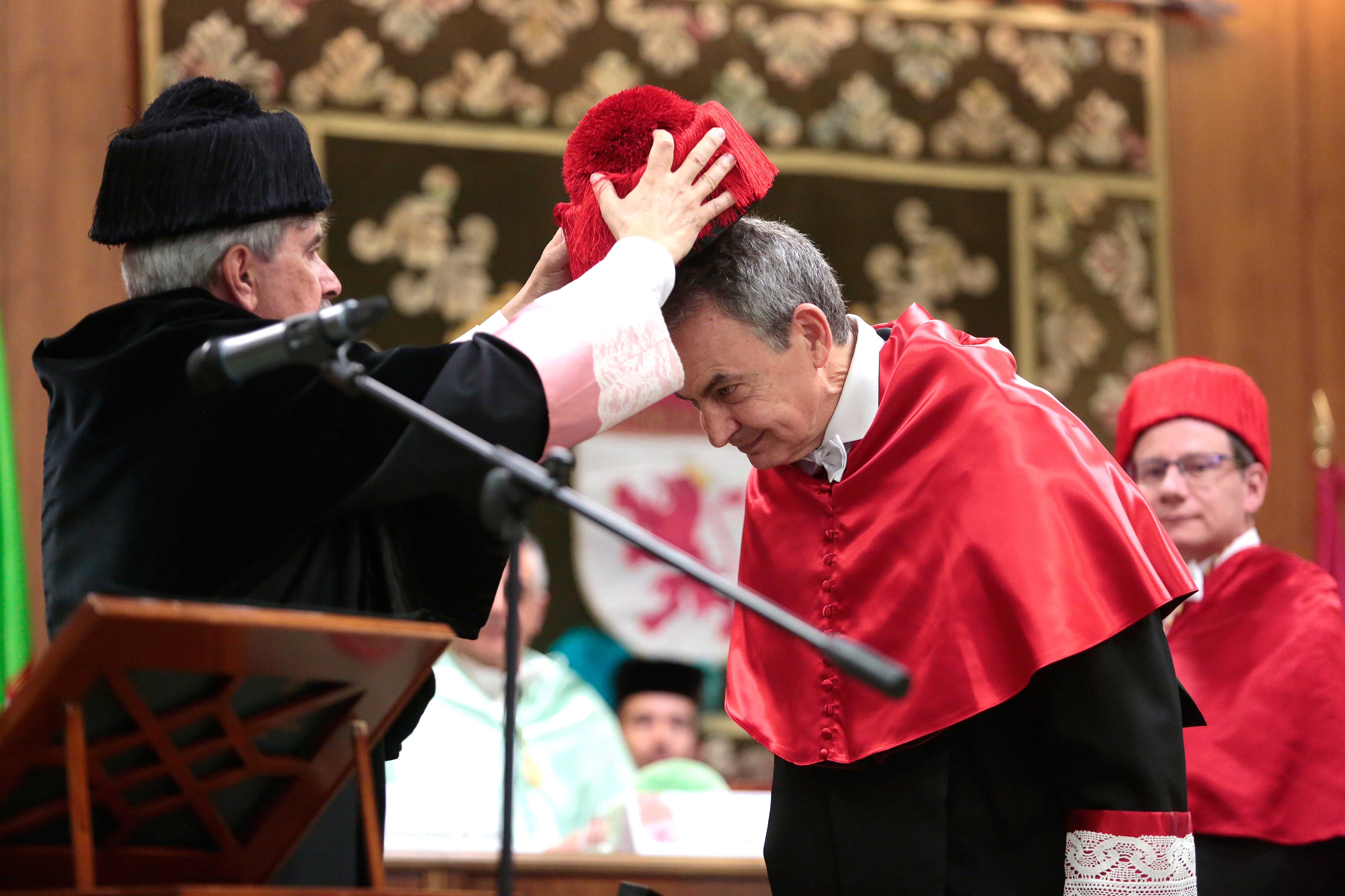 Imagen de archivo de la entrega del 'Honoris Causa' a Rodríguez Zapatero. | ICAL