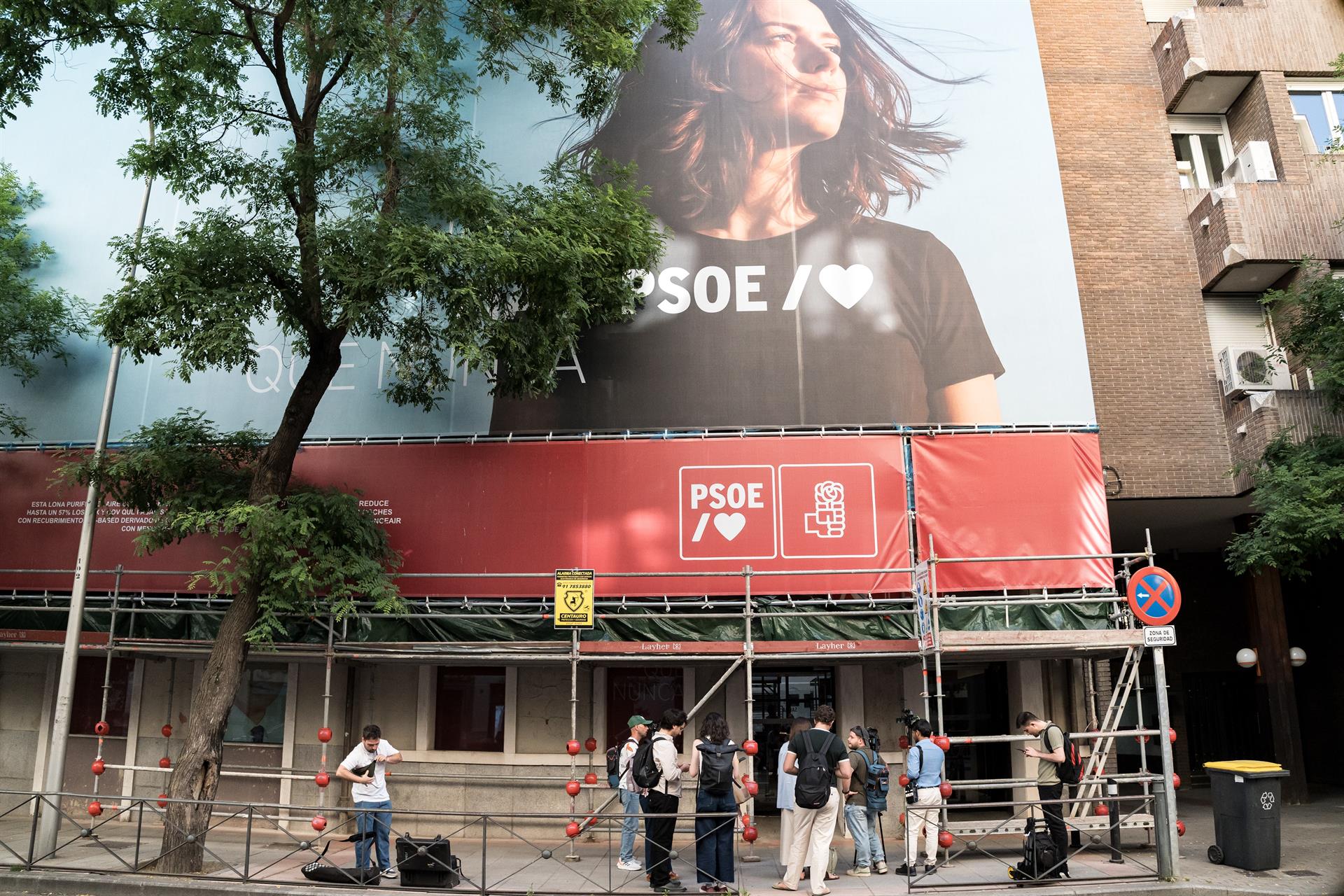 Fachada de la sede nacional del PSOE en Ferraz. | DIEGO RADAMÉS (EUROPA PRESS)