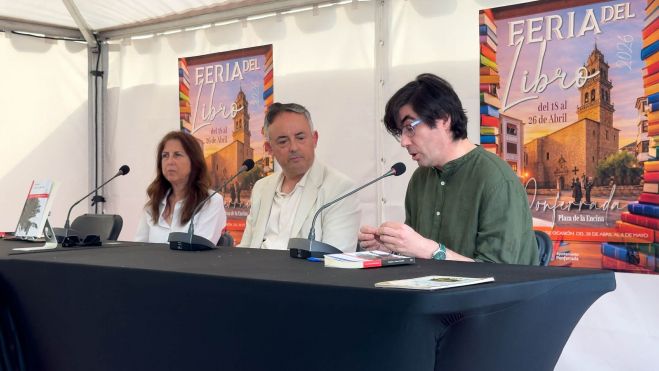 Ruy Vega con el autor del libro y Nidia Beltramo en la presentación precisamente de este trabajo.