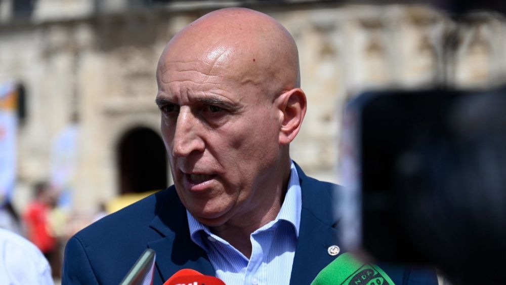El alcalde de León, José Antonio Diez, en una imagen de archivo frente a San Marcos. | SAÚL ARÉN