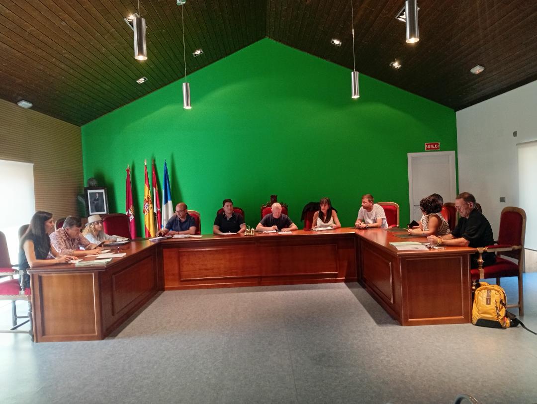 Un momento del pleno celebrado en el Ayuntamiento de La Pola de Gordón. | E. NIÑO