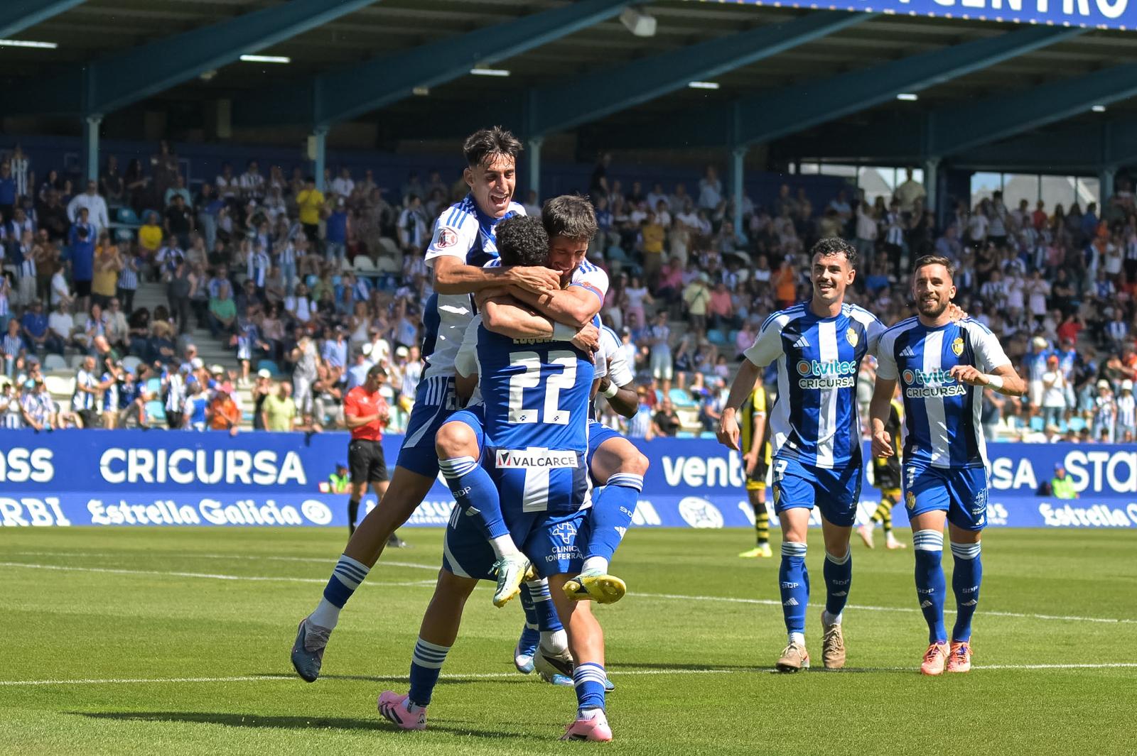 La Ponferradina está de vuelta en un ‘playoff’ y lo quiere empezar con victoria . QUINITO