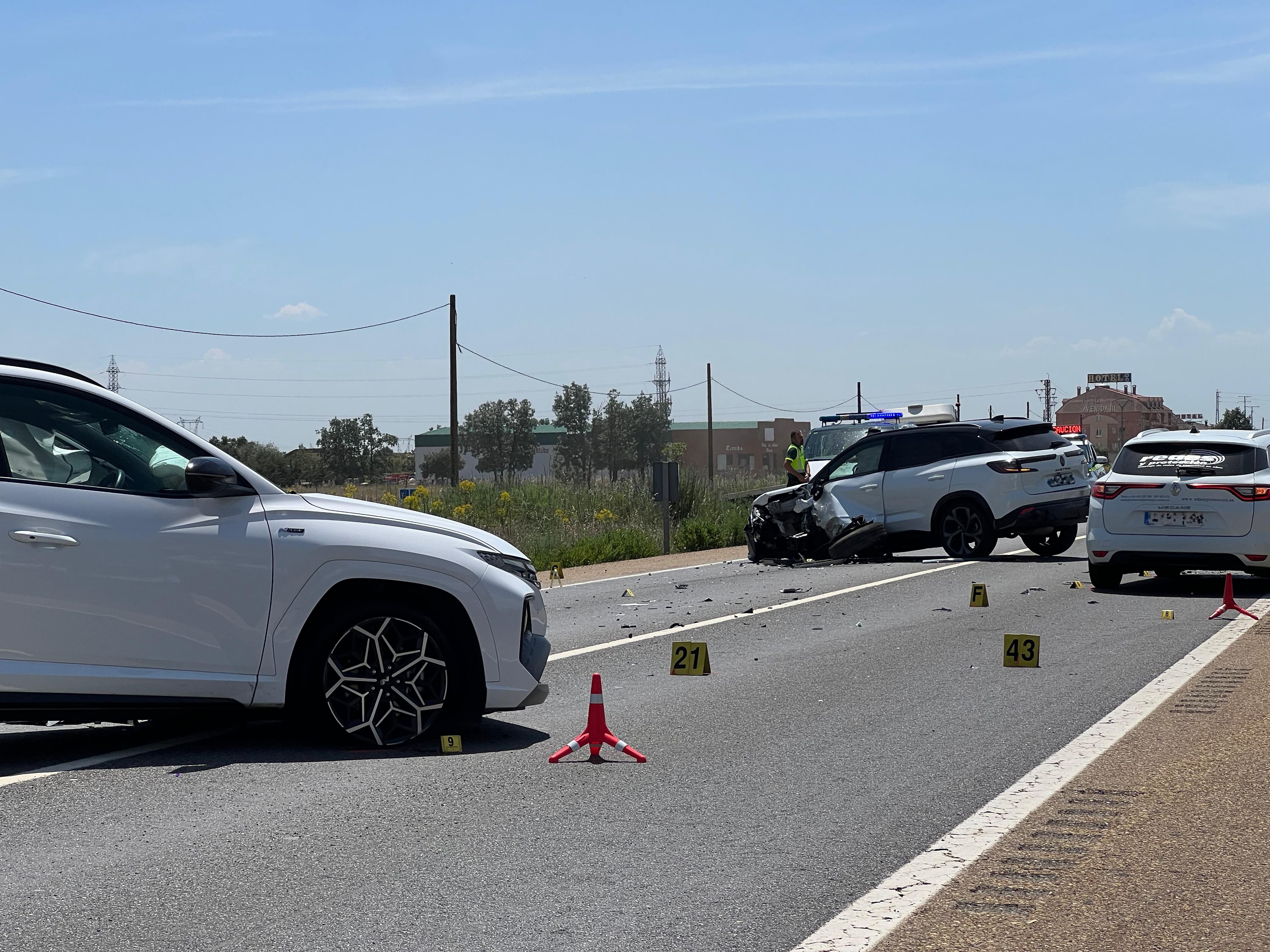 Imagen de archivo de un accidente con tres vehículos implicado en la N-120 en Villadangos. | DAVID IGLESIAS