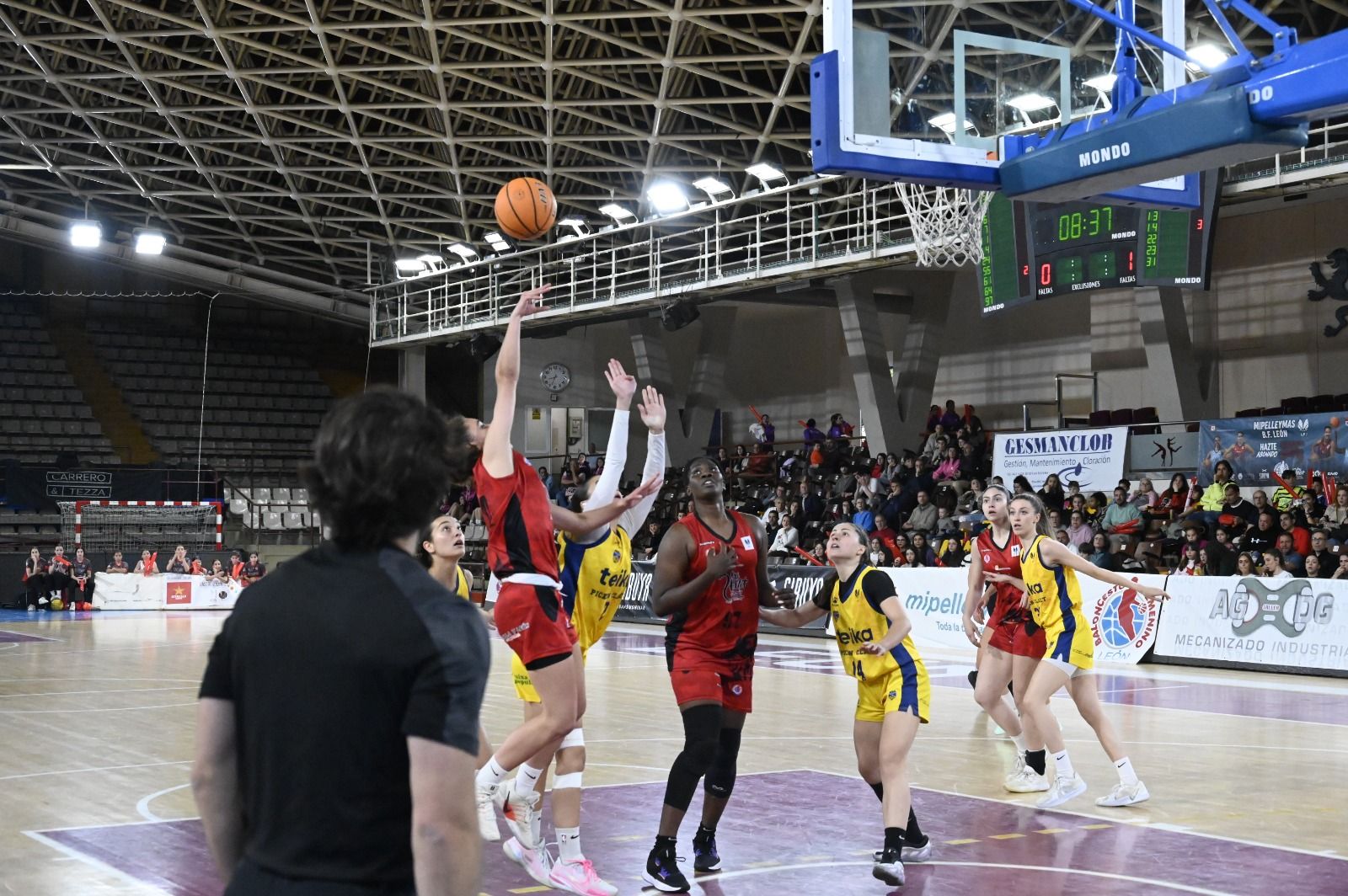 El BF León quiere dejar encarrilada la final este sábado en el Palacio . SAÚL ARÉN