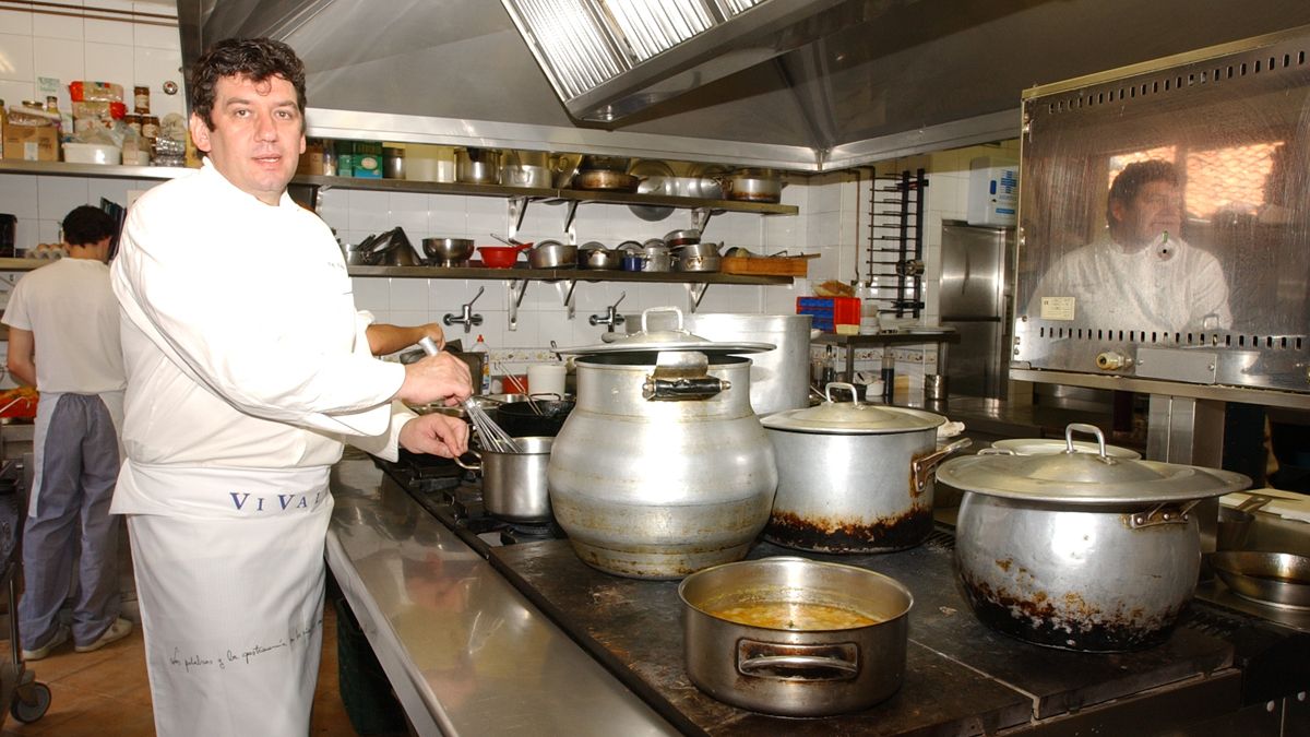 El cocinero astorgano Carlos Cidón consiguió la primera estrella Michelin de León, en 2003. En la imagen, en su restaurante Vivaldi. | MAURICIO PEÑA El cocinero astorgano Carlos Cidón consiguió la primera estrella Michelin de León, en 2003. En la imagen, en su restaurante Vivaldi. | MAURICIO PEÑA