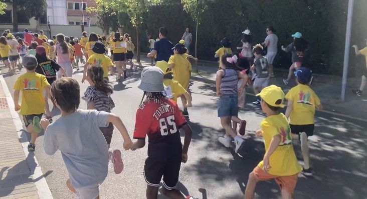 Un instante de la carrera celebrada en torno al colegio San Isidoro. | L.N.C.