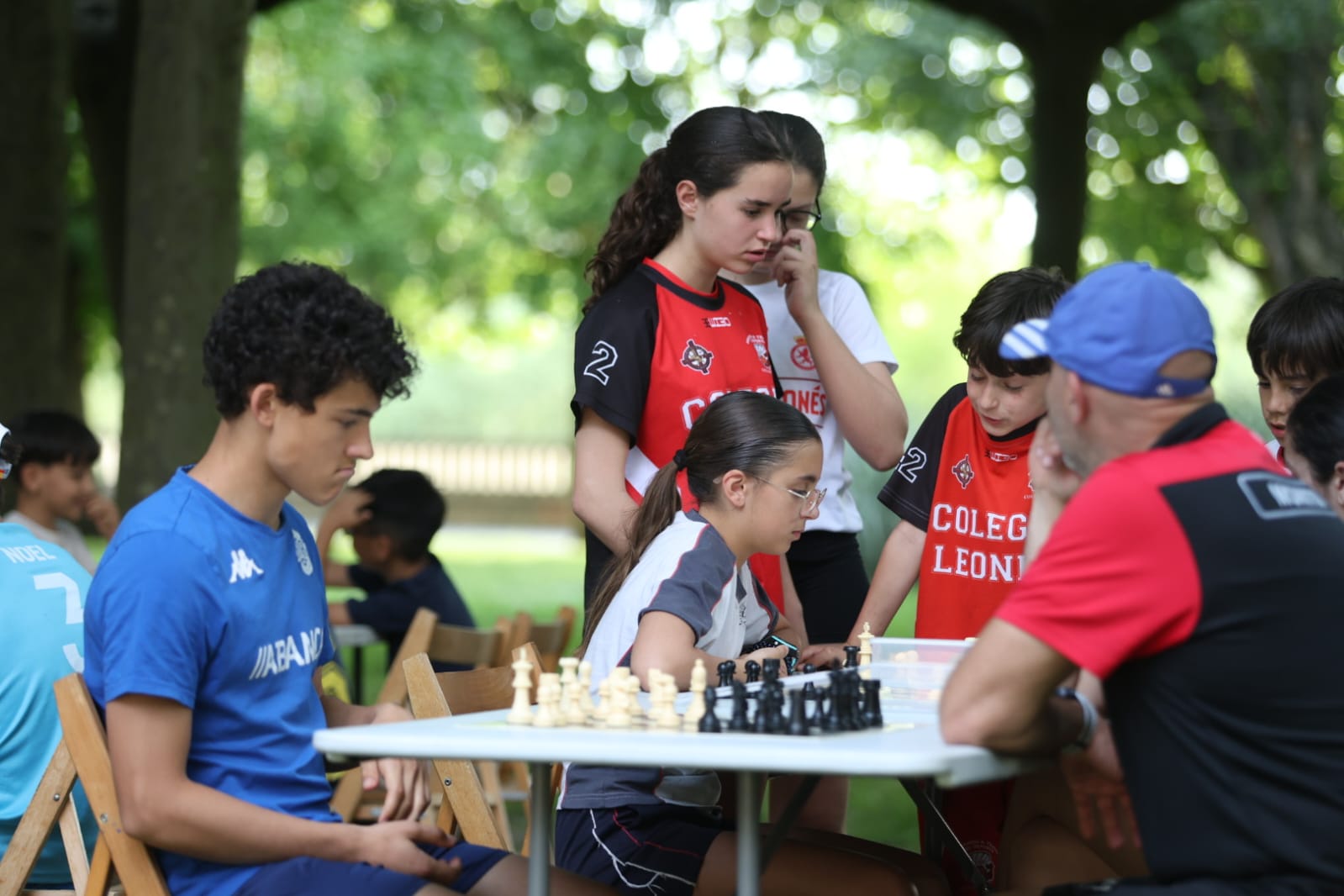 Diferentes momentos de la gran jornada deportiva de Municipalia en el paseo de Papalaguinda. FERNANDO OTERO (4)