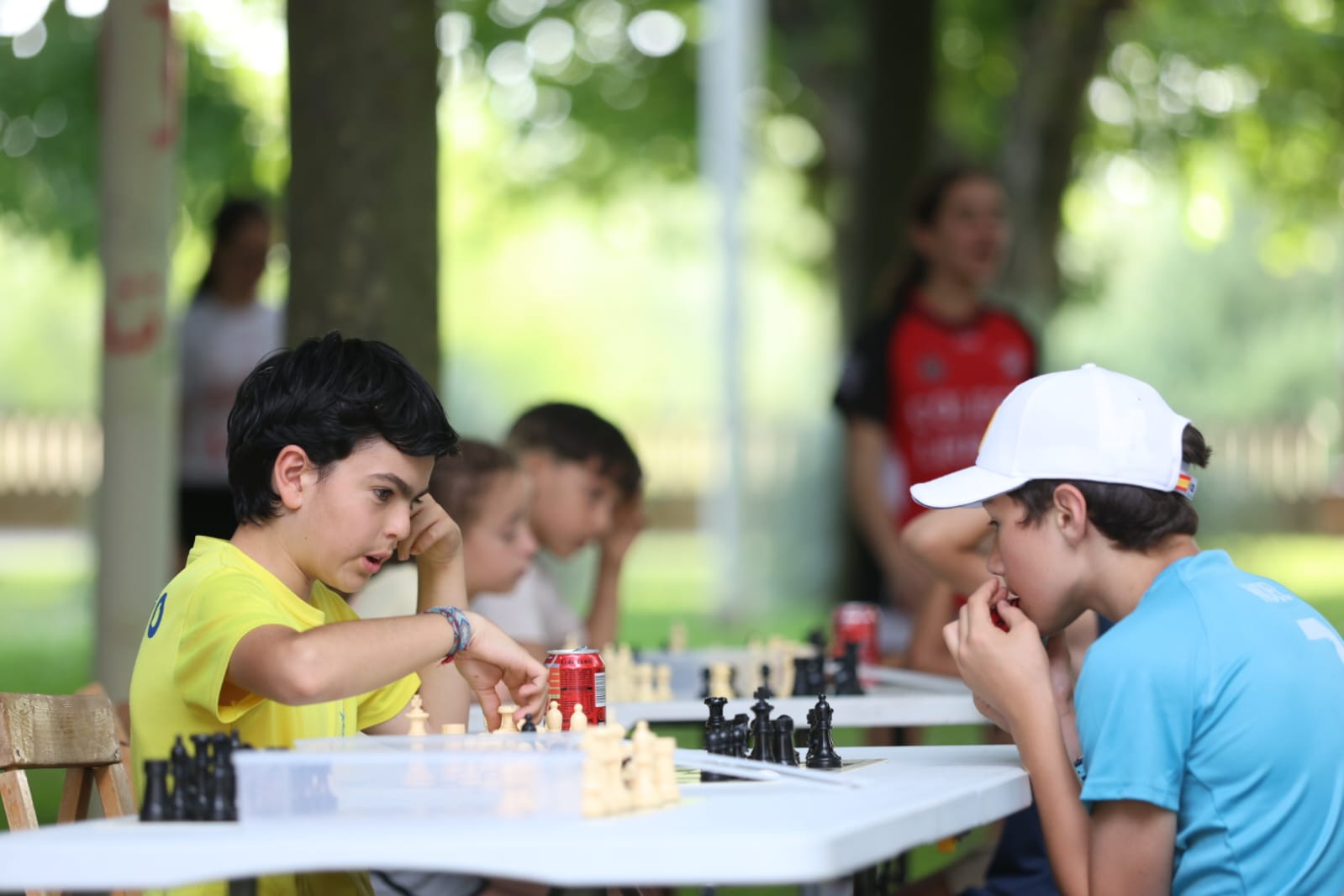 Diferentes momentos de la gran jornada deportiva de Municipalia en el paseo de Papalaguinda. FERNANDO OTERO (6)