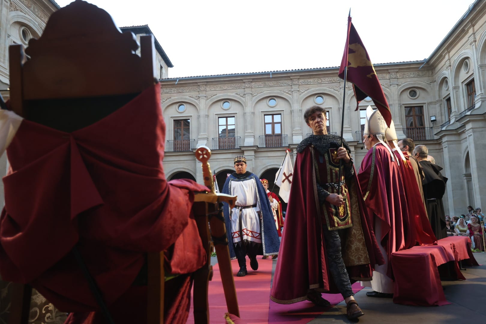 Recreación de las Cortes de León de 1188. | REPORTAJE GRÁFICO DE FERNANDO OTERO