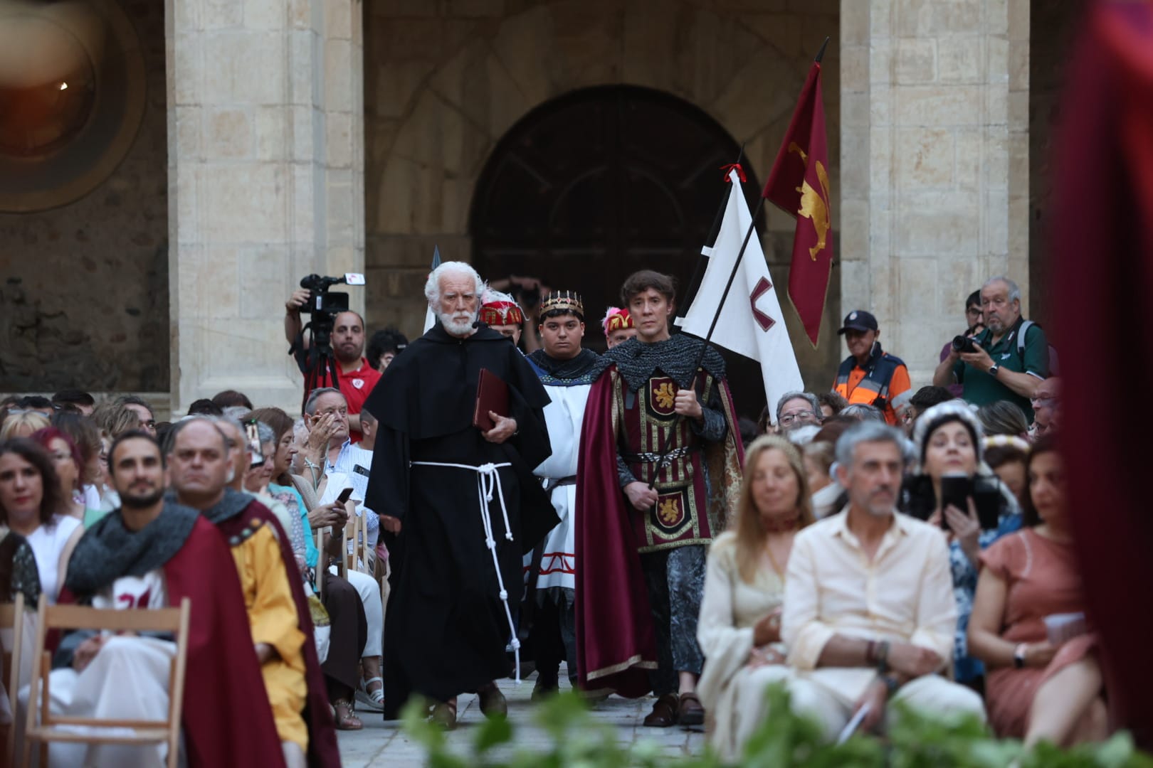 Recreación de las Cortes de León de 1188. | REPORTAJE GRÁFICO DE FERNANDO OTERO