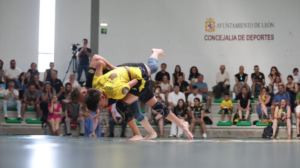 La categoría senior masculina fue la más igualada, hasta el punto que en la primera vuelta acabó en empate / FERNANDO OTERO