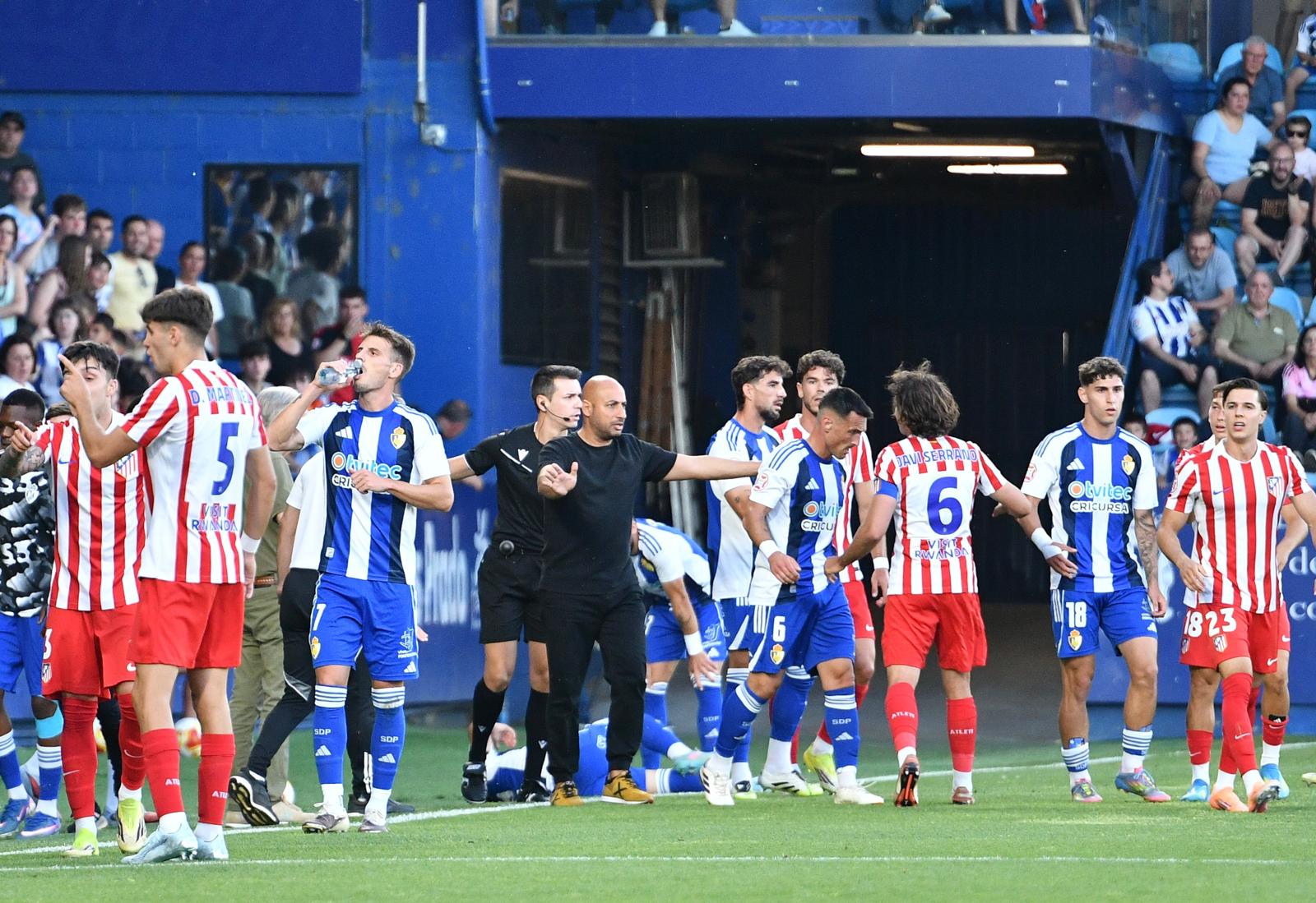 Koke en el suelo tras la entrada de Arnau que desató la primera tangana entre la Deportiva y el Atlético de Madrid B. QUINITO Koke en el suelo tras la entrada de Arnau que desató la primera tangana entre la Deportiva y el Atlético de Madrid B. QUINITO