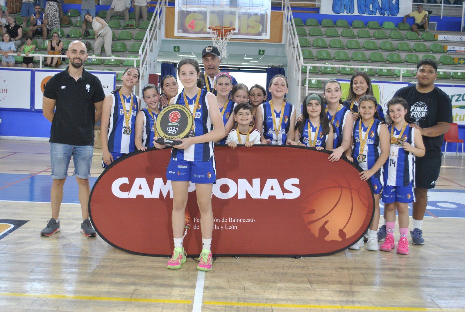 El Novatec SDP, campeonas de la categoría Alevín Provincial. CLINICA PONFERRADA El Novatec SDP, campeonas de la categoría Alevín Provincial. CLINICA PONFERRADA