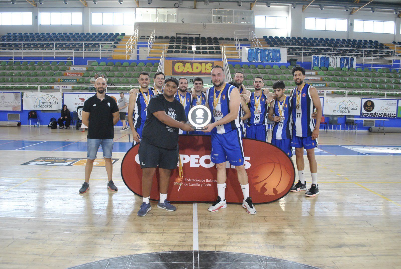 EL ULE Bodegas Guerra se proclamó campeón provincial. CLINICA PONFERRADA EL ULE Bodegas Guerra se proclamó campeón provincial. CLINICA PONFERRADA