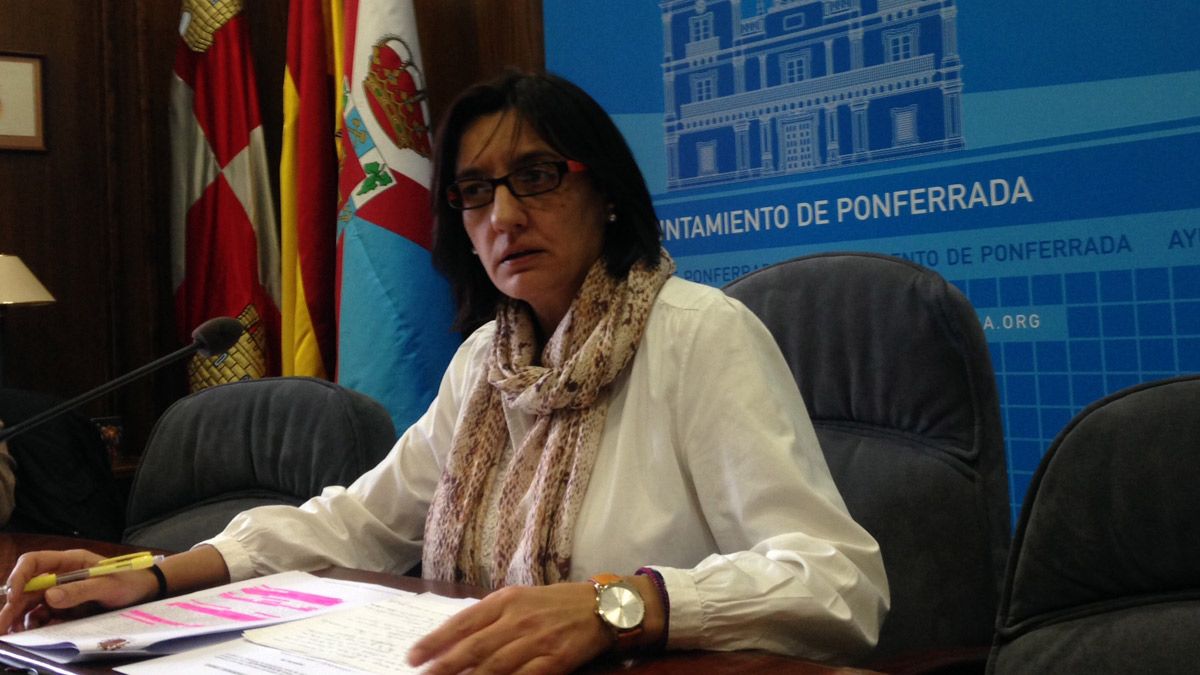 La concejala de Hacienda, Amparo Vidal en rueda de prensa. | MAR IGLESIAS