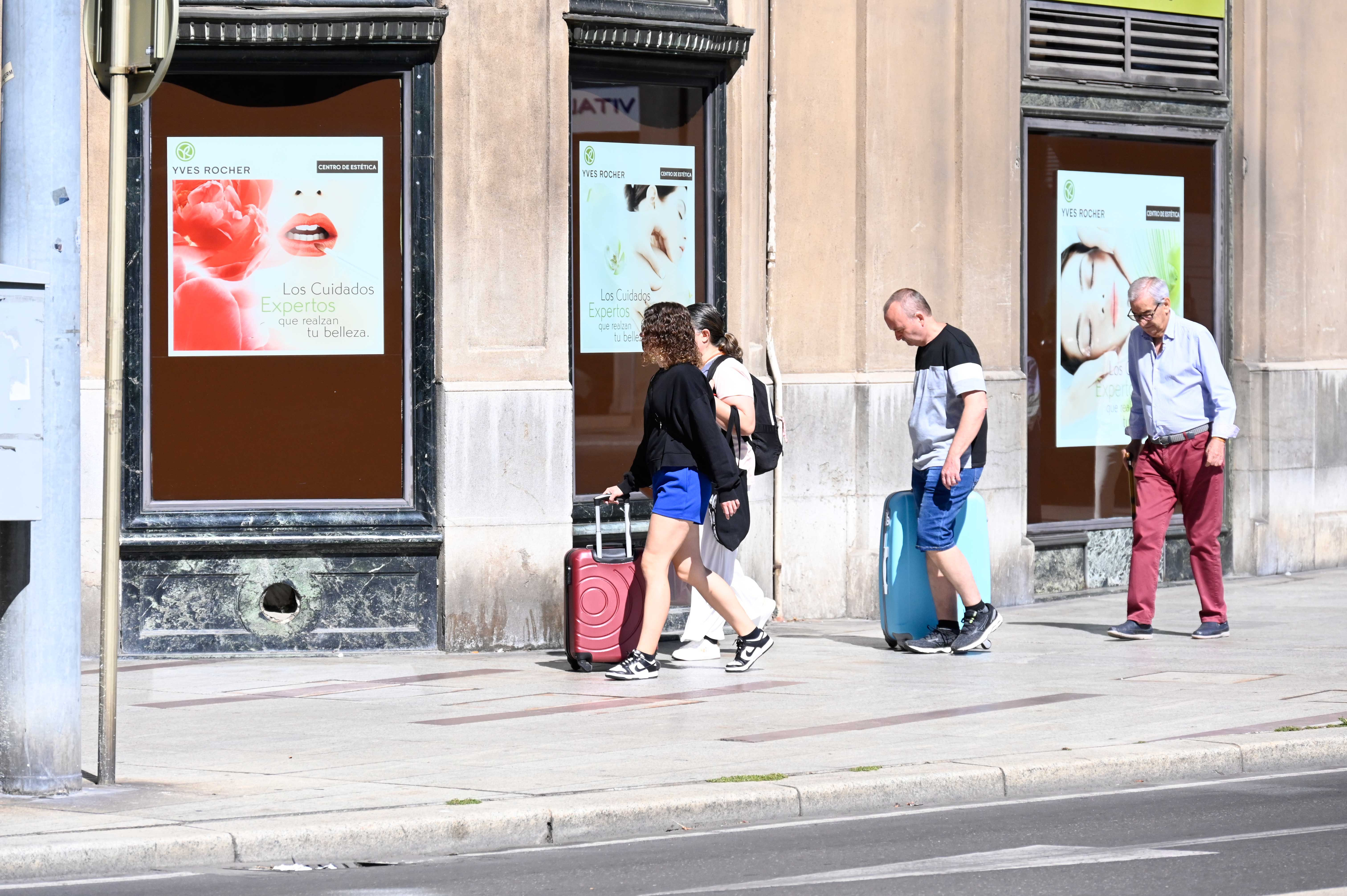 Imagen de archivo de un grupo de turistas en el centro de León. | SAÚL ARÉN