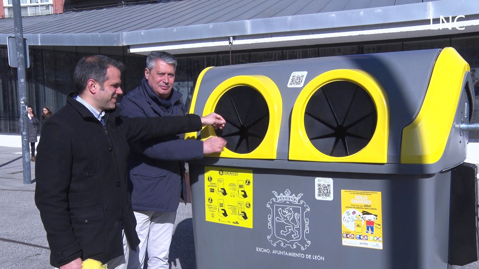 Con esta iniciativa, el Ayuntamiento de León quiere acercar el reciclaje de los residuos de aparatos eléctricos y electrónicos a los ciudadanos. | L.N.C.