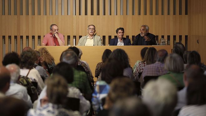 La inauguración tuvo lugar este martes en la Fundación Sierra Pambley. FERNANDO OTERO