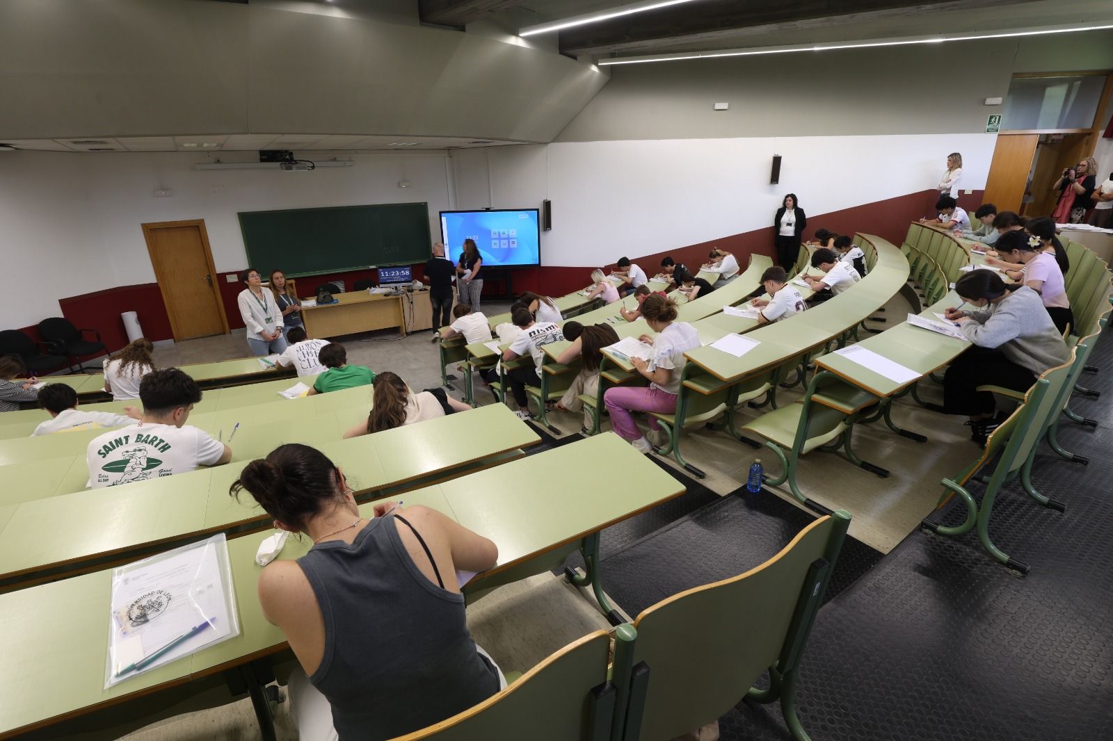 La 'Selectividad' de este año abre la puerta a Medicina en León. | FERNANDO OTERO