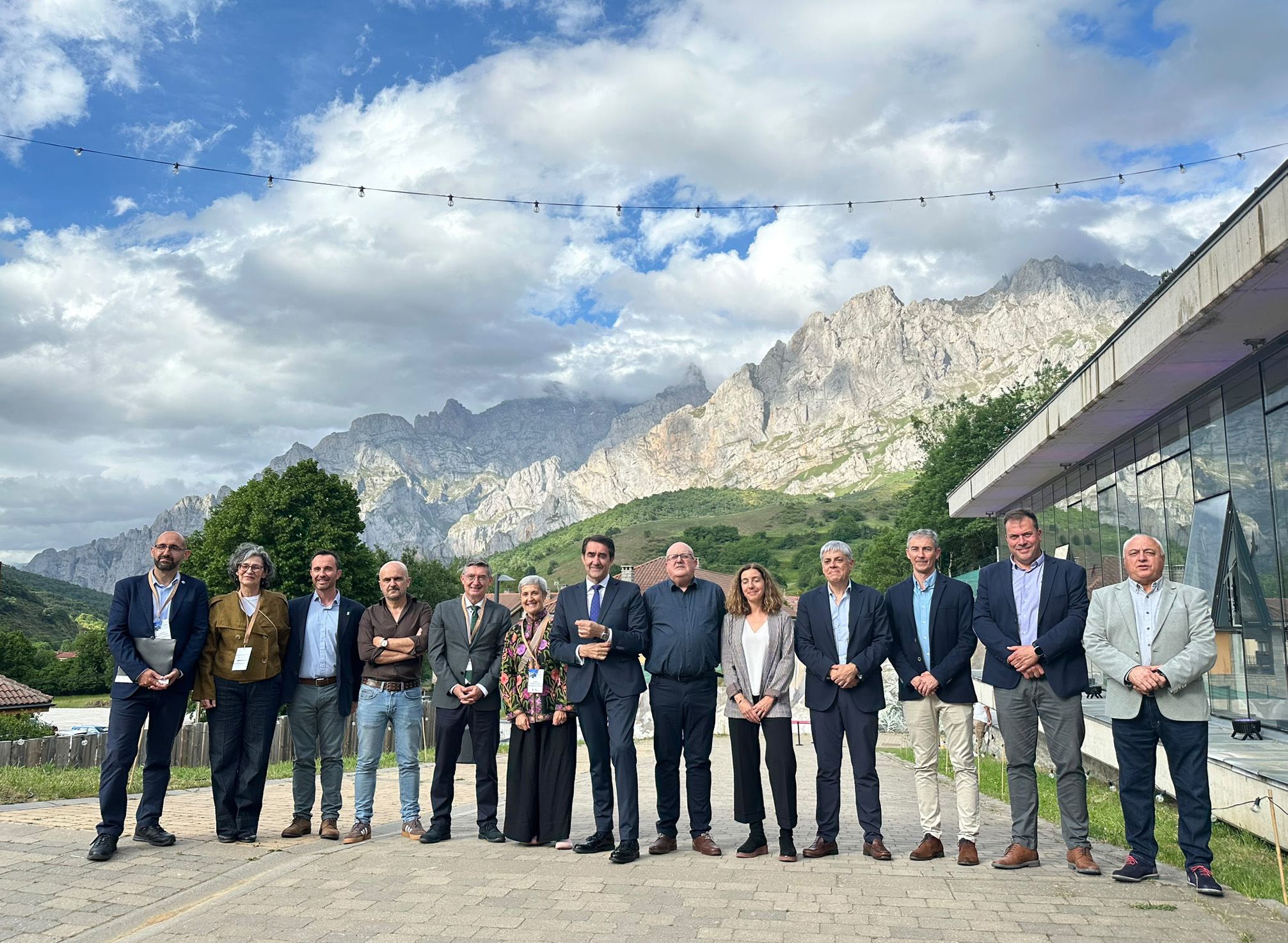 El consejero en funciones de Medio Ambiente, Vivienda y Ordenación del Territorio, Juan Carlos Suárez Quiñones, inaugura el Congreso Europarc. | ICAL