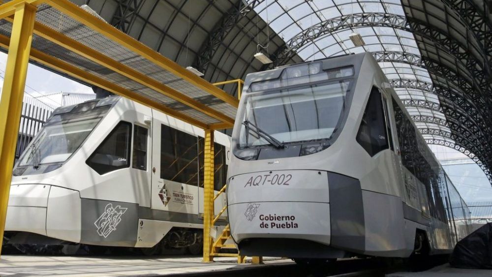 Imagen de los trenes-tranvía fabricados que se fabricaron para la línea de Feve en León y que finalmente se vendieron a México. | LNC