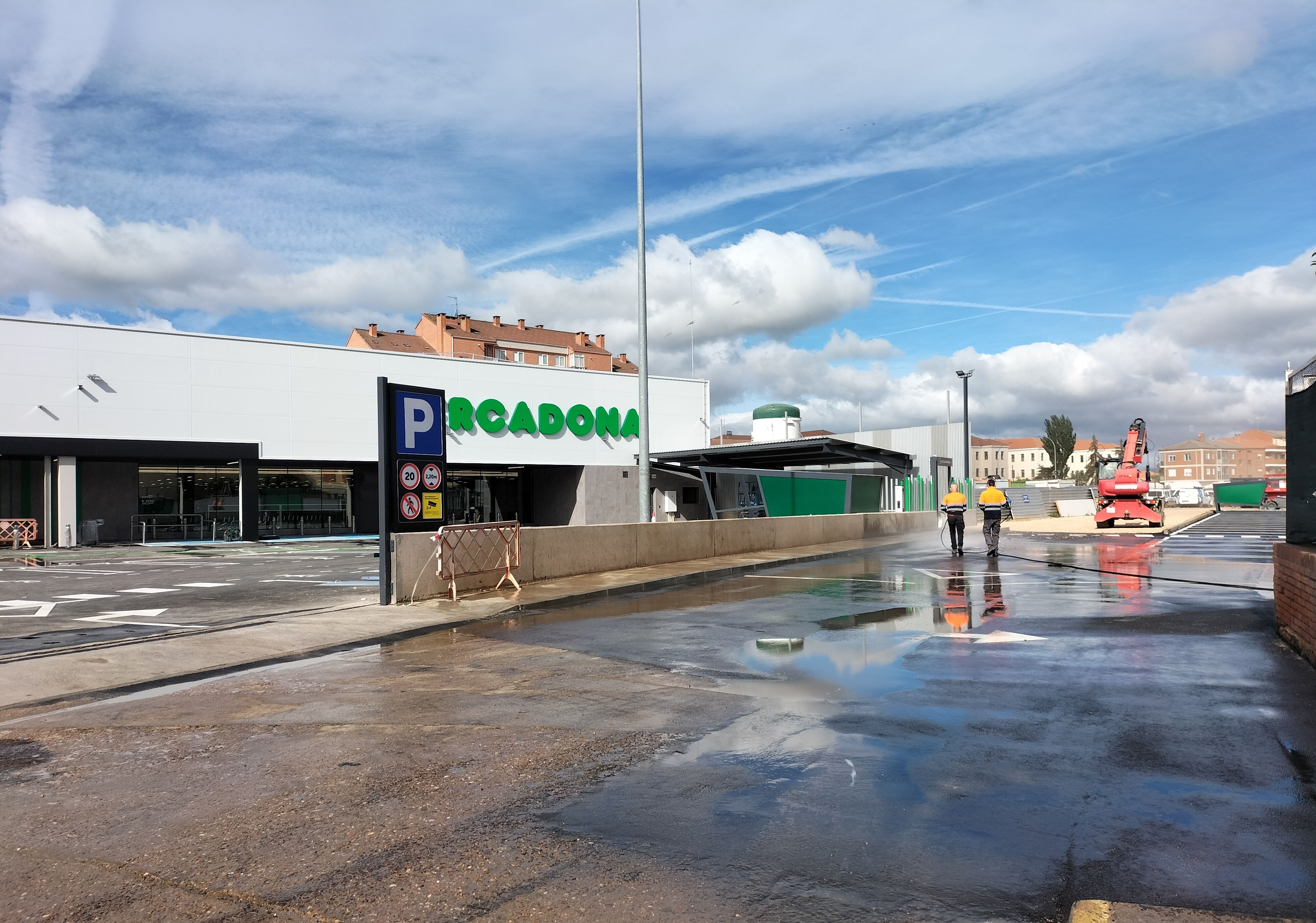 Vista del nuevo Mercadona donde se encontró la necrópolis romana. | PSOE ASTORGA