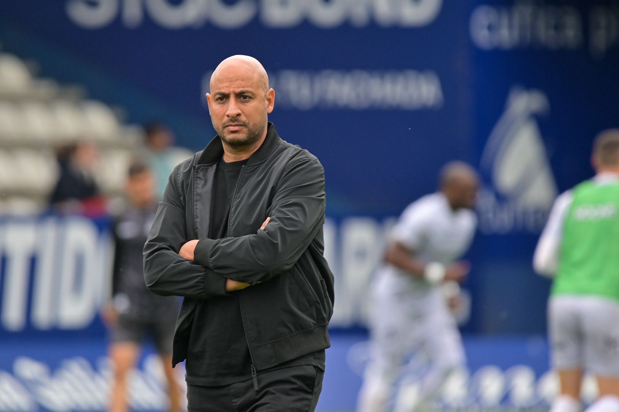 Mehdi Nafti durante uno de los momentos previos a un partido en El Toralín. QUINITO (2)