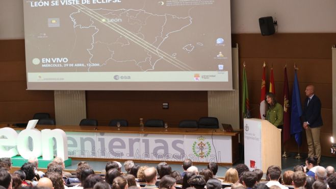 Acto en la Universidad de León sobre el eclipse solar. | JAIRO VELASCO