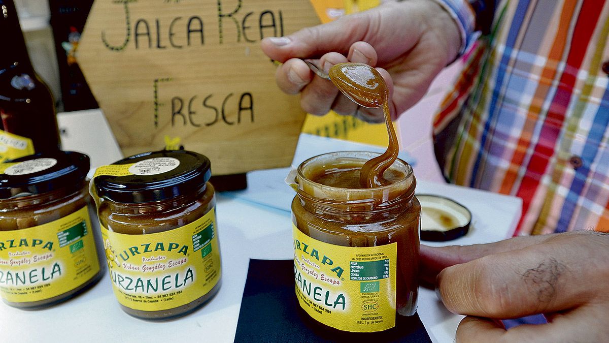 Los productos de Urzapa están un año más presentes en la Feria de los Porductos de León. | DANIEL MARTÍN