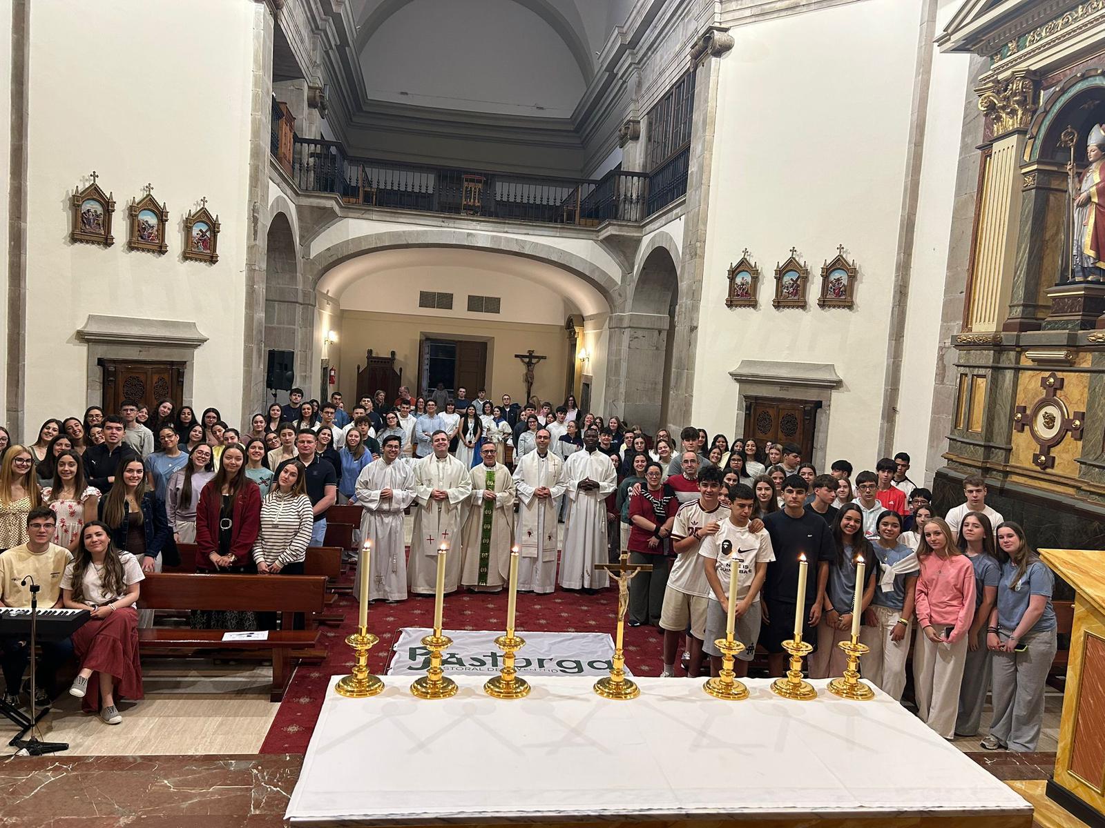 Los jóvenes de la Seminario de Astorga ponen rumbo a Madrid para ver a León XVI. | L.N.C.