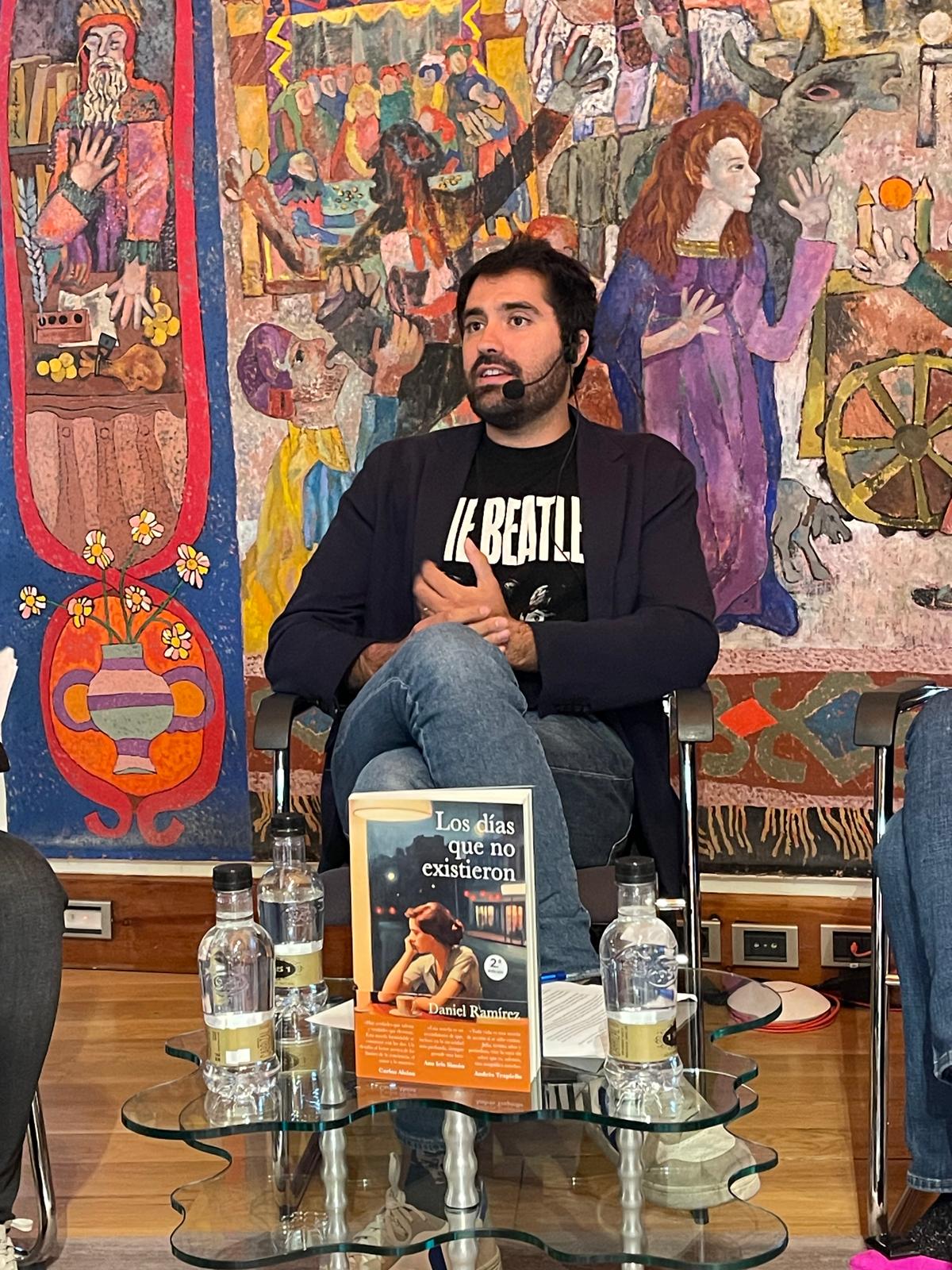 Daniel Ramírez García Mira presenta en Botines su novela ‘Los días que no existieron’. | L.N.C.