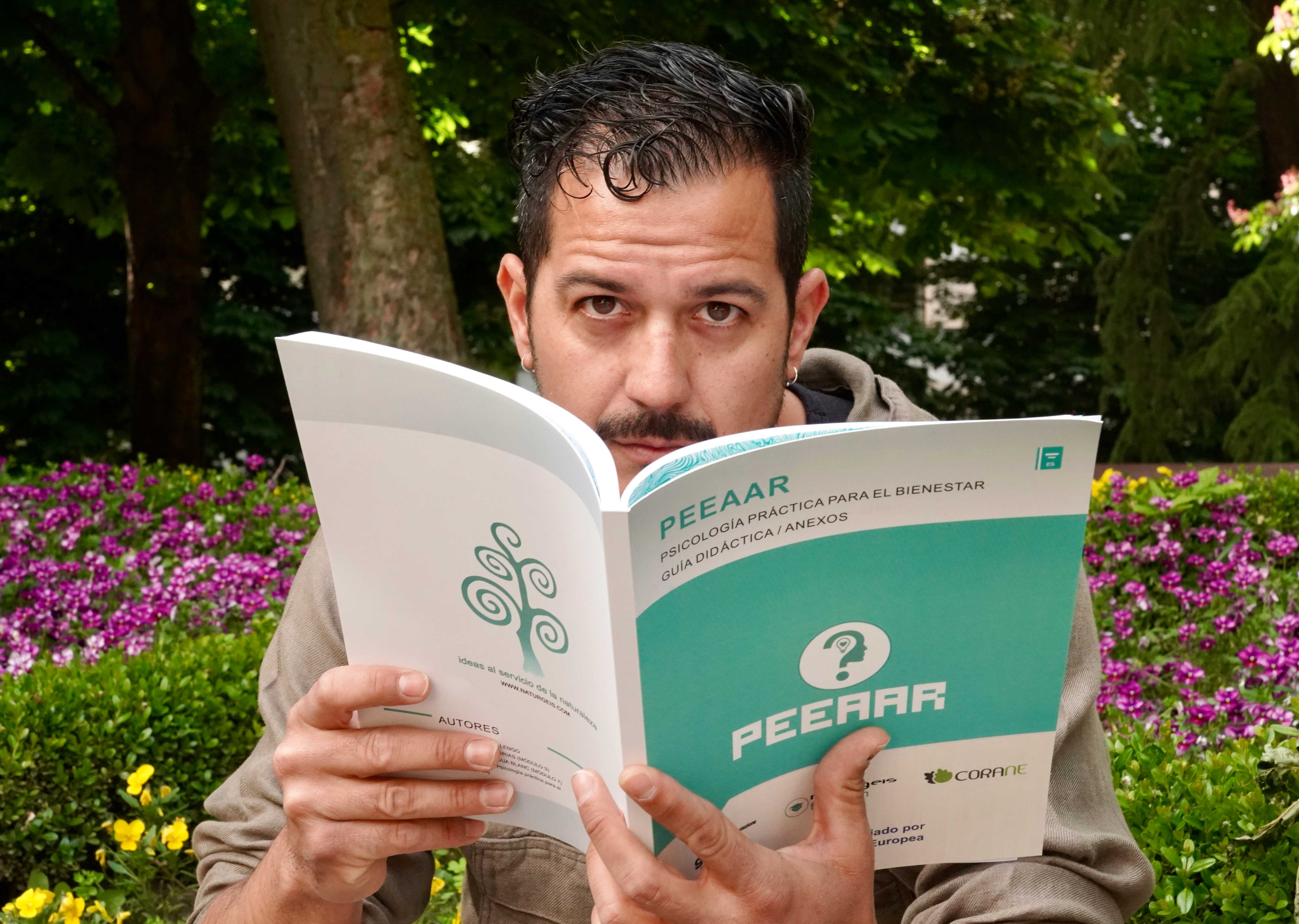 Rubén Tabares, autor del libro “PEEAAR, psicología práctica para el bienestar”. | C.CAMPILLO (Ical) 