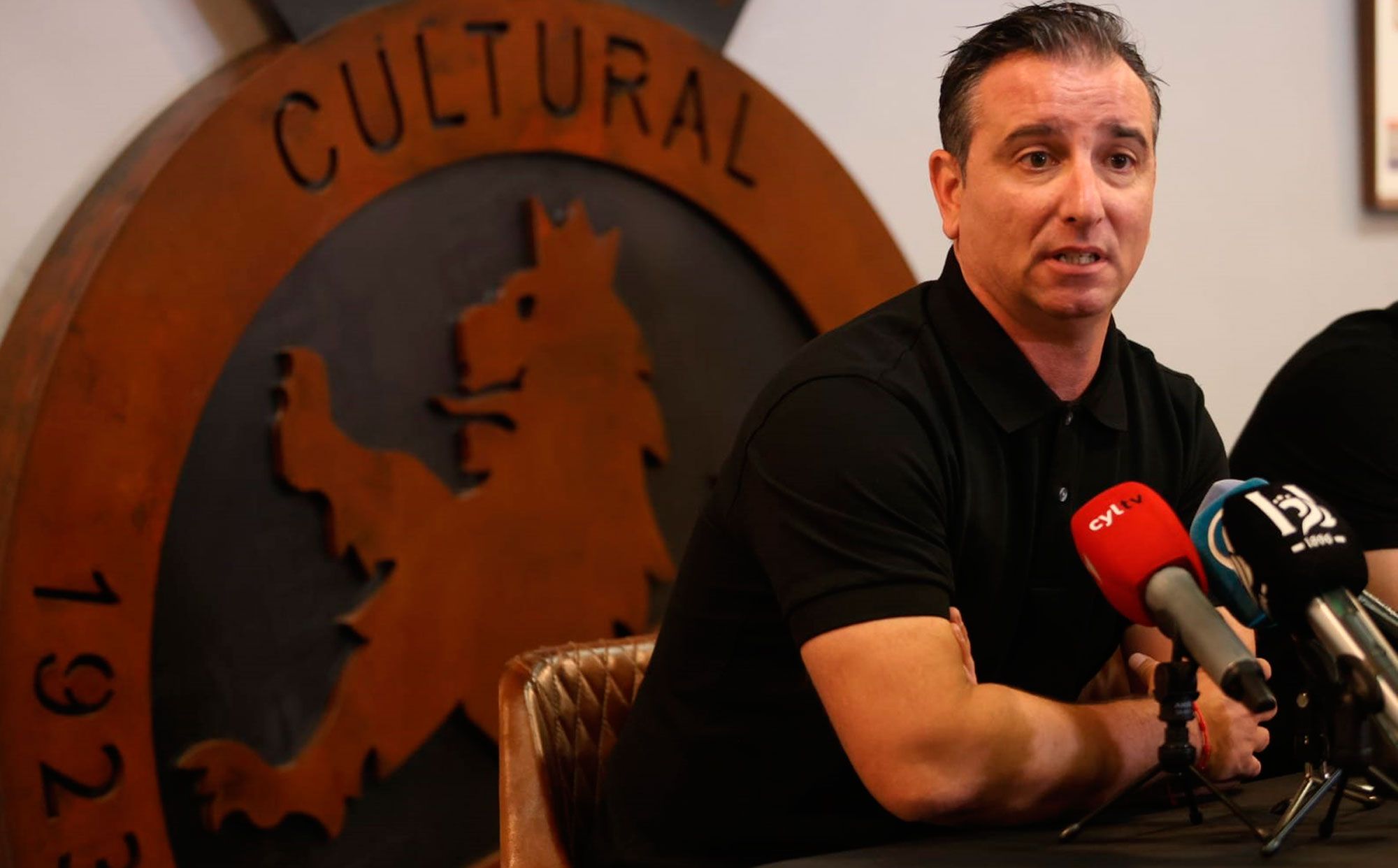 Jandro, durante su presentación con la Cultural. | FERNANDO OTERO