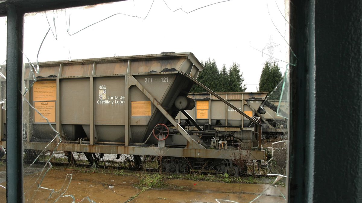 Estado actual de la estación de tren de Cubillos del Sil . | CÉSAR SÁNCHEZ (ICAL)