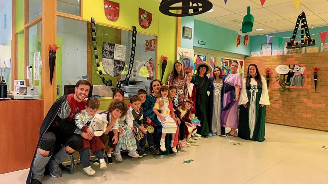 Alumnos y profesores de los coles del Órbigo conocieron y disfrutaron de la historia de las Justas Medievales, adaptado el relato a la edad de cada uno. Alumnos y profesores de los coles del Órbigo conocieron y disfrutaron de la historia de las Justas Medievales, adaptado el relato a la edad de cada uno.