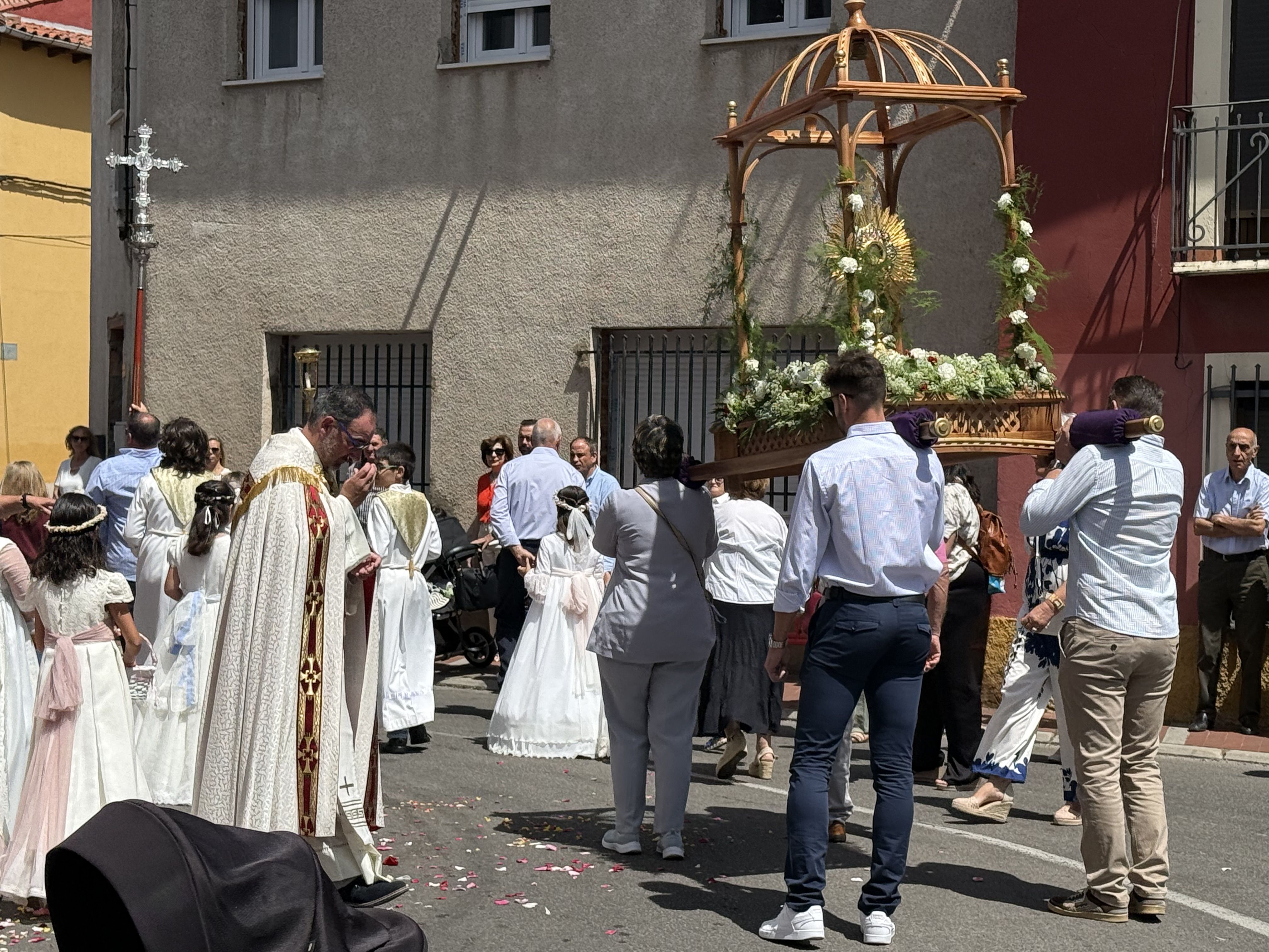 La celebración del del Corpus de San Andrés del Rabanedo, en imágenes 